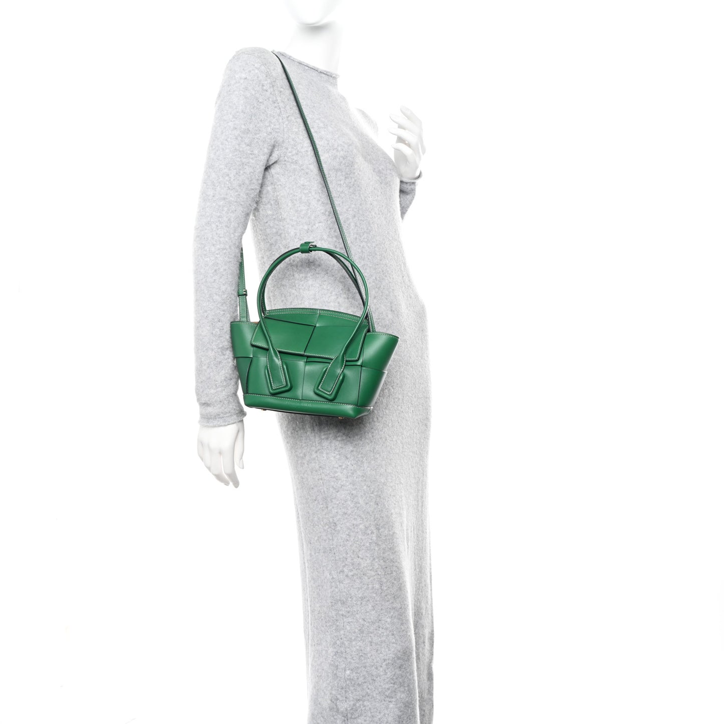 French Calfskin Maxi Intrecciato Arco 33 Racing Green