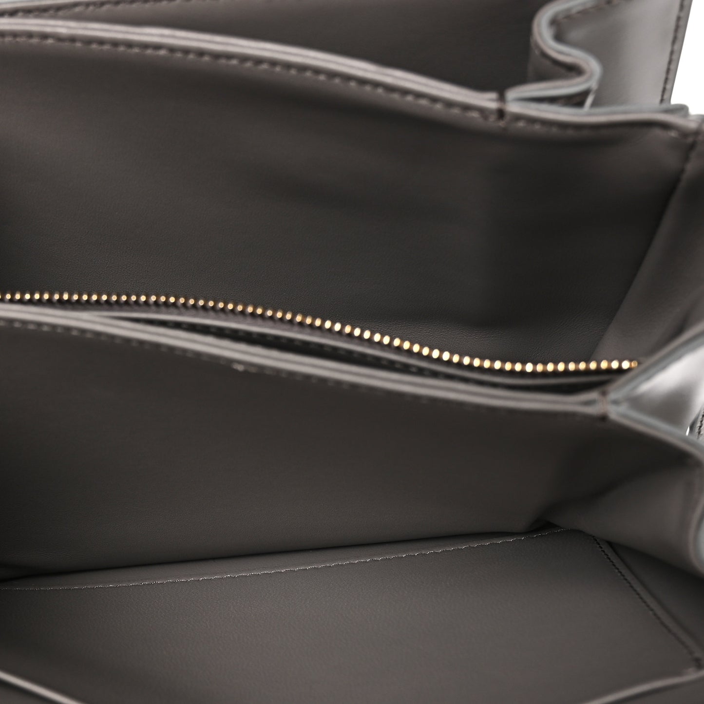 Shiny Calfskin Medium Triomphe Pebble