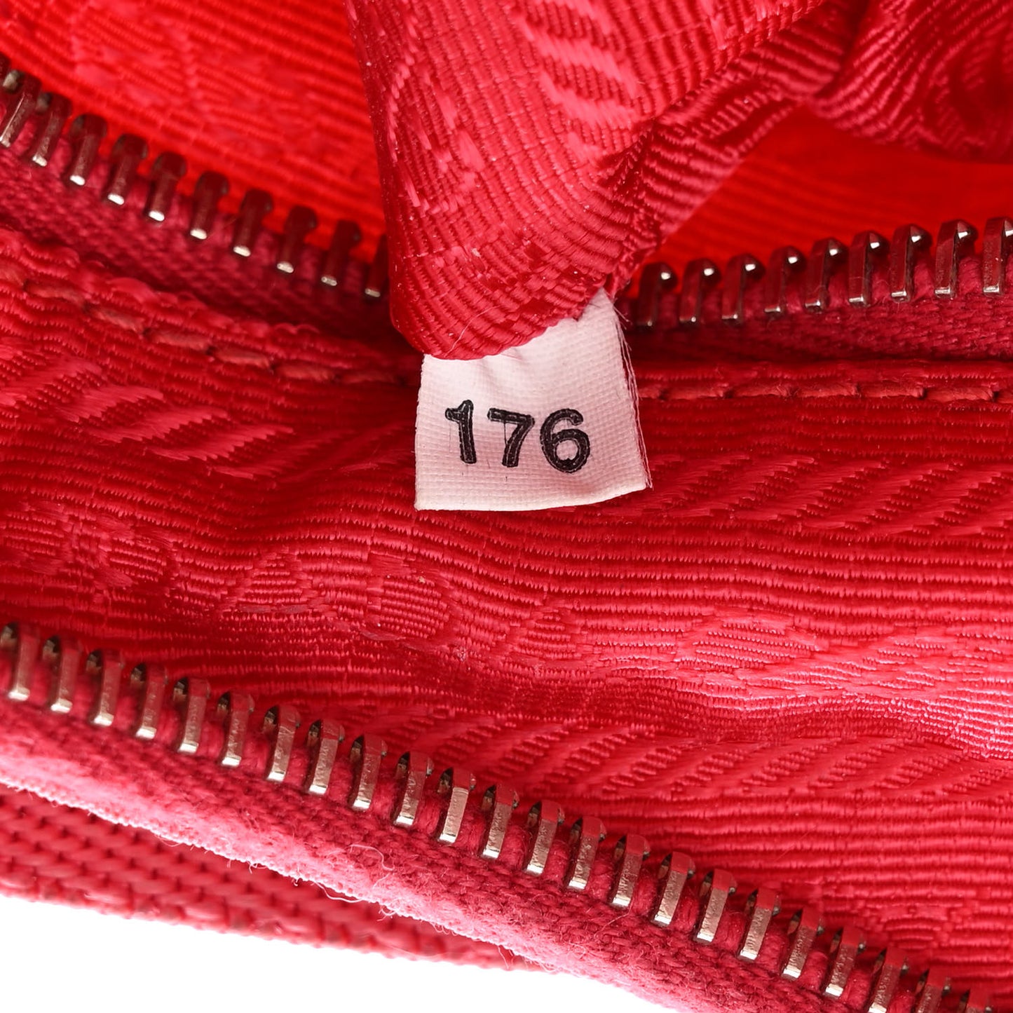 Tessuto Nylon Sport Shoulder Bag Begonia