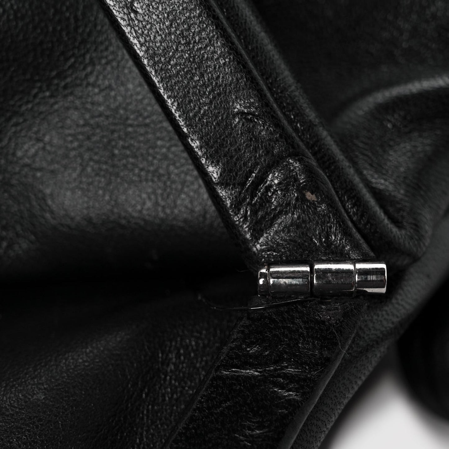 Lambskin BV Trine Clutch Black