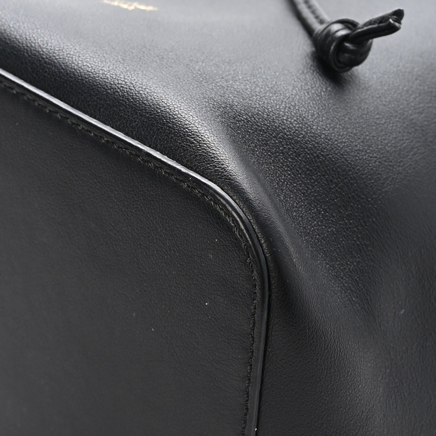 Vitello Grace Matte F is Fendi Grande Mon Tresor Bucket Bag Black