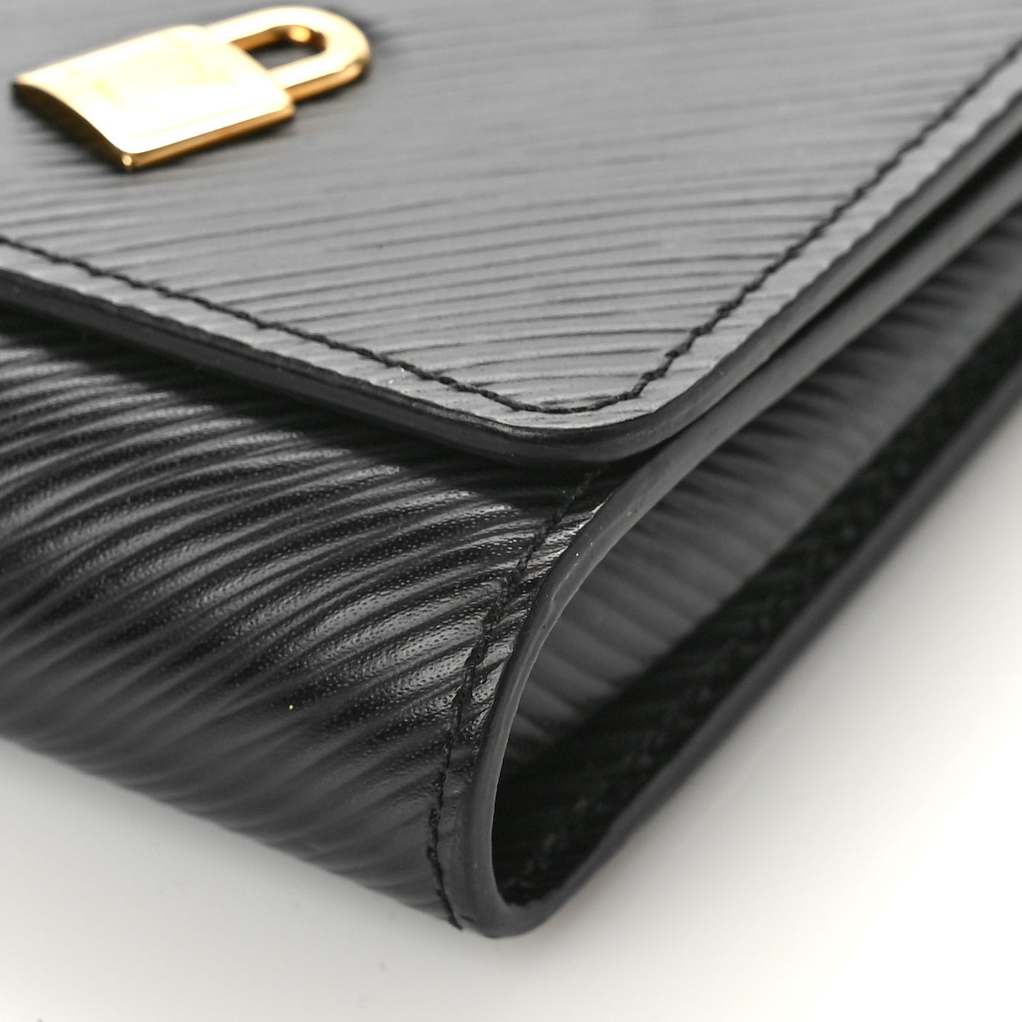 Epi Love Lock Twist Chain Wallet Black