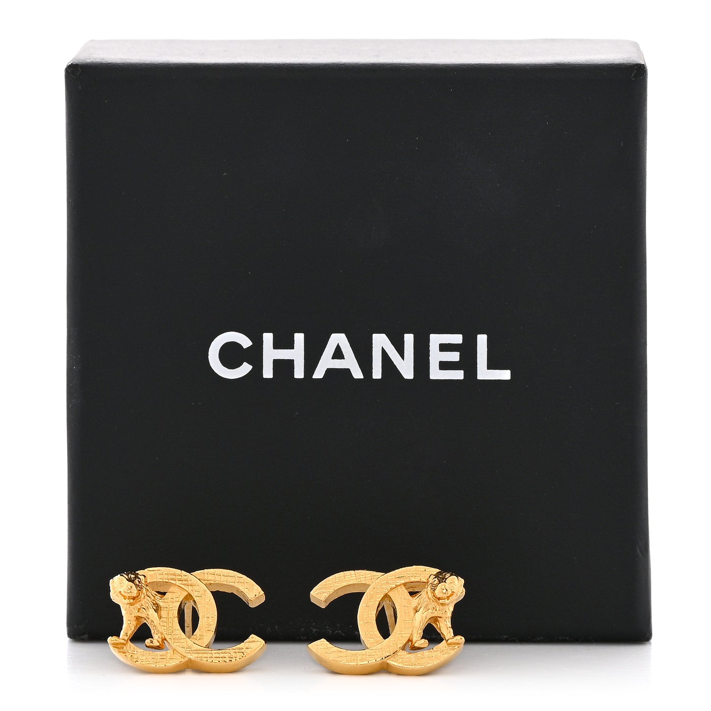 Metal Textured Lion CC Earrings Gold