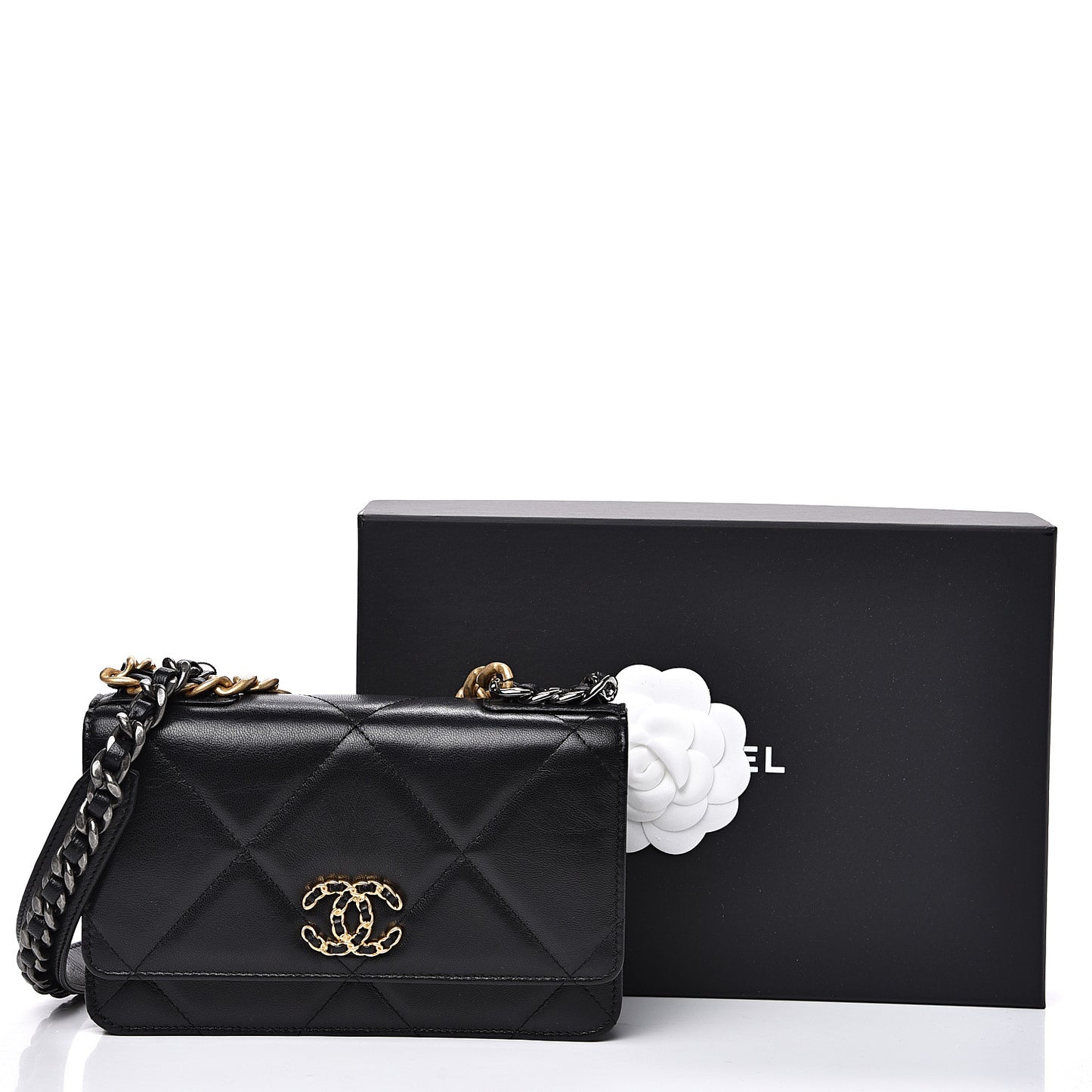 Goatskin Quilted 19 Wallet On Chain WOC Black