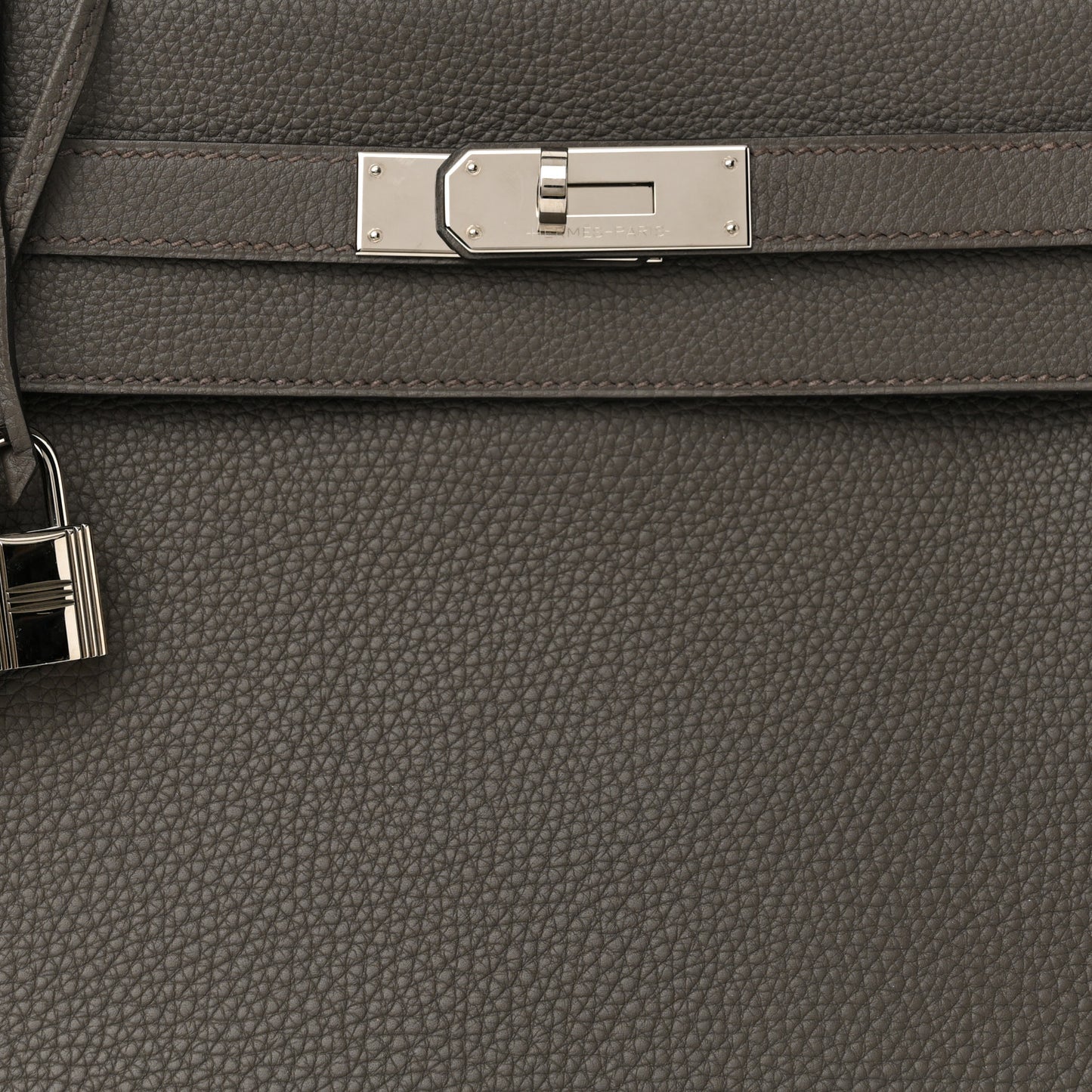 Togo Kelly Retourne 32 Etain