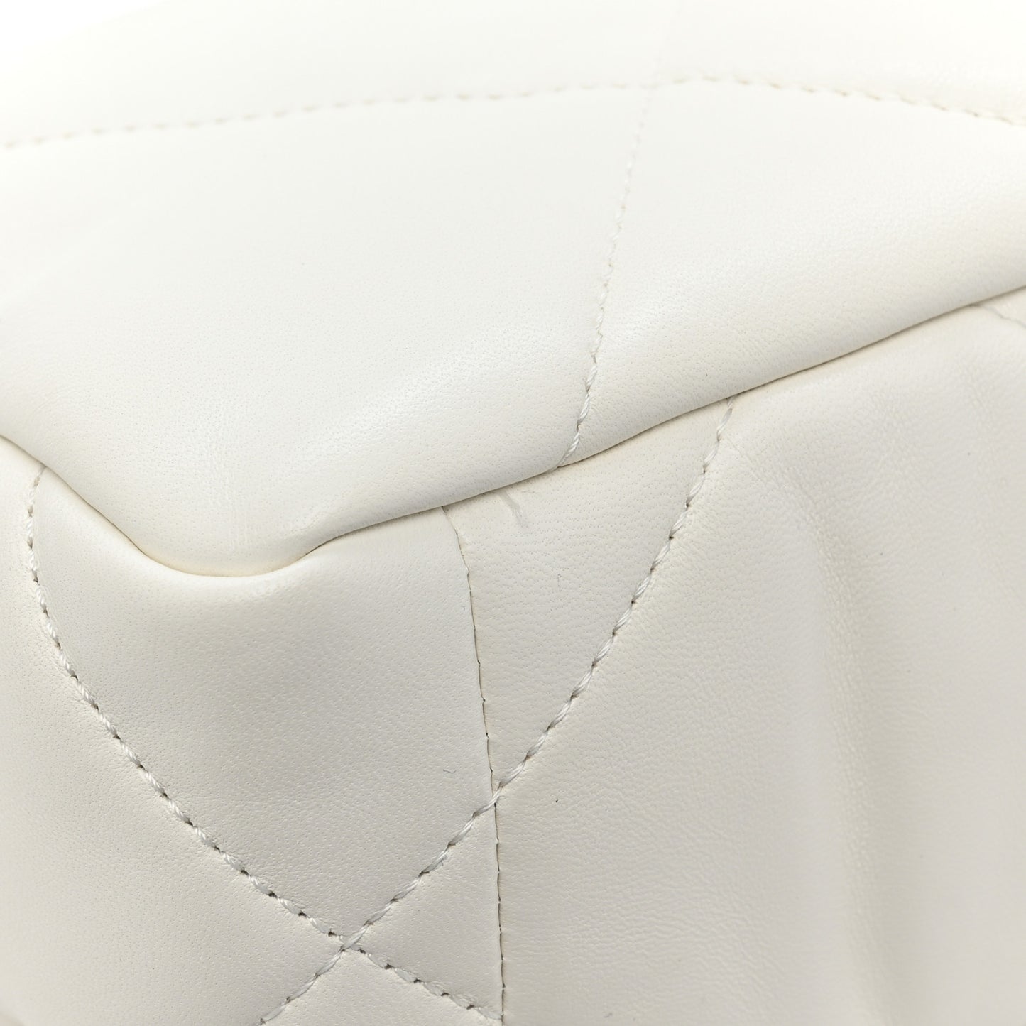 Lambskin Quilted Medium Chanel 19 Flap White