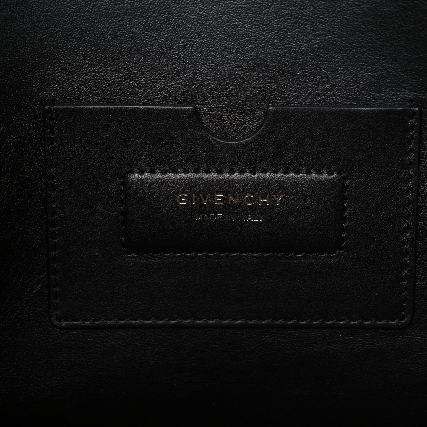 Smooth Calfskin Medium Soft Antigona Black
