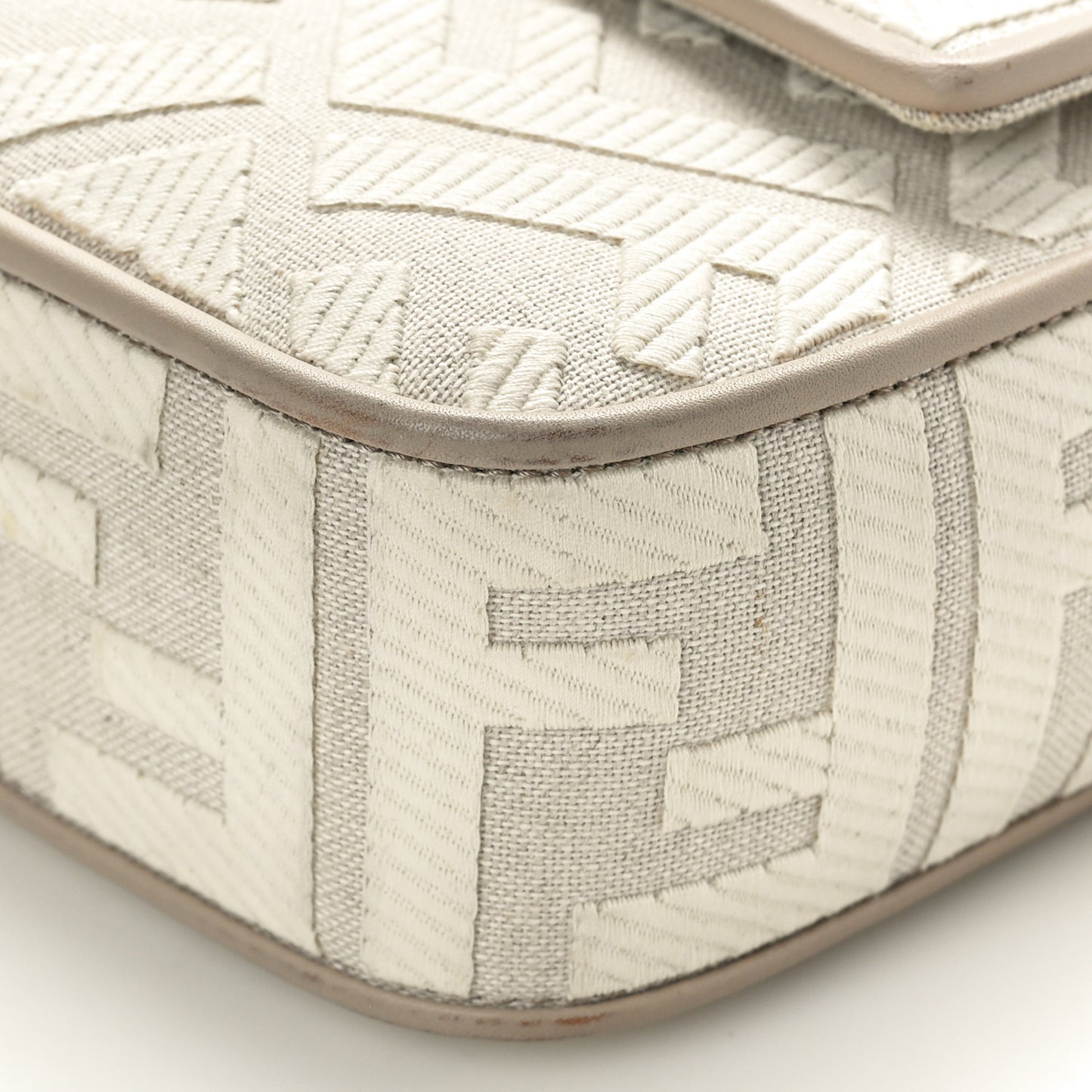 Canvas Vitello King FF Embroidered Baguette Grezzo White Nuvola