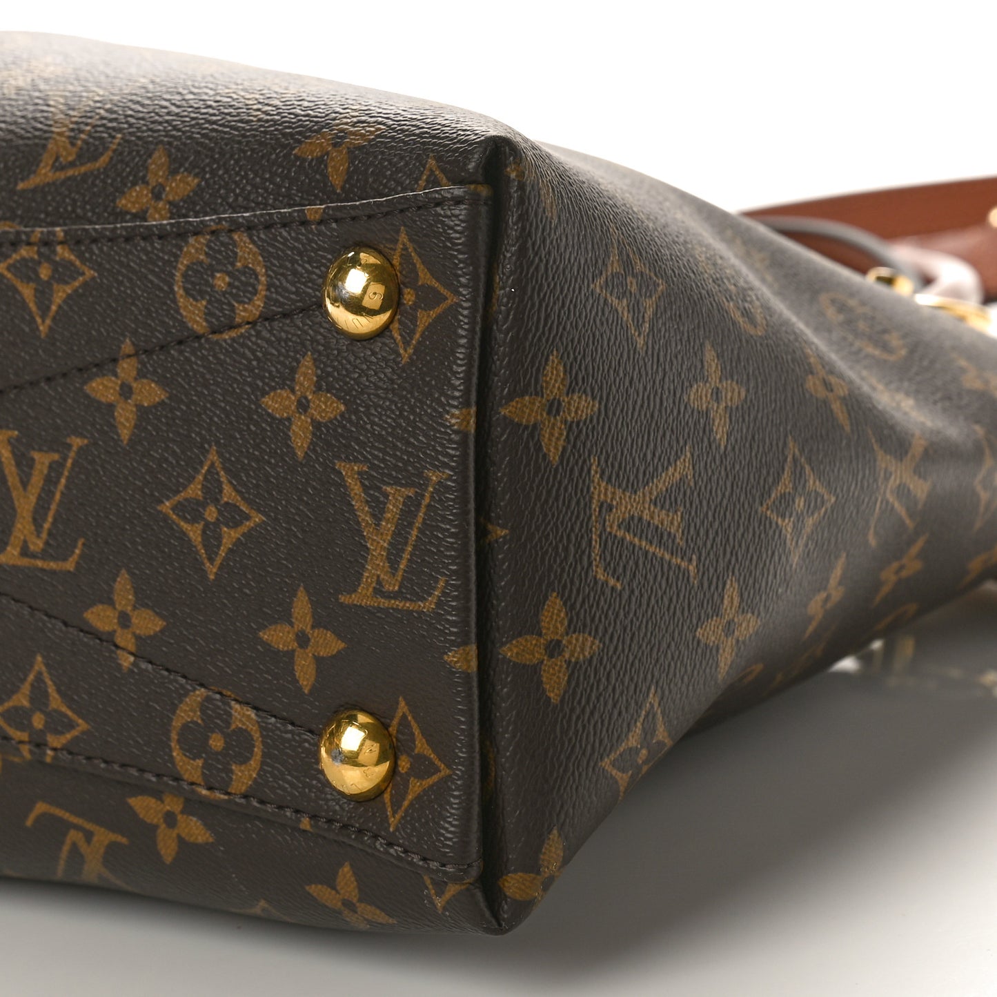Monogram V Tote MM Black