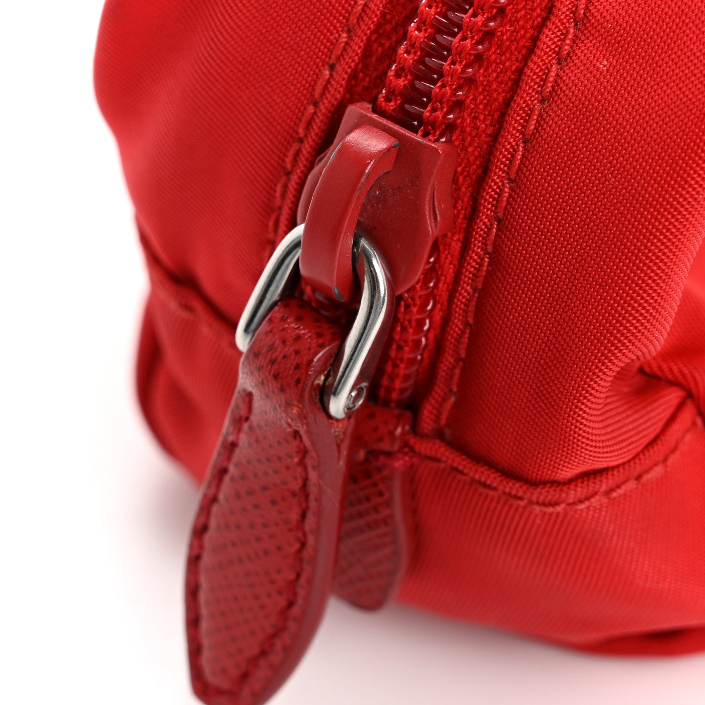 Tessuto Nylon Vela Saffiano Mini Wristlet Pouch Rosso