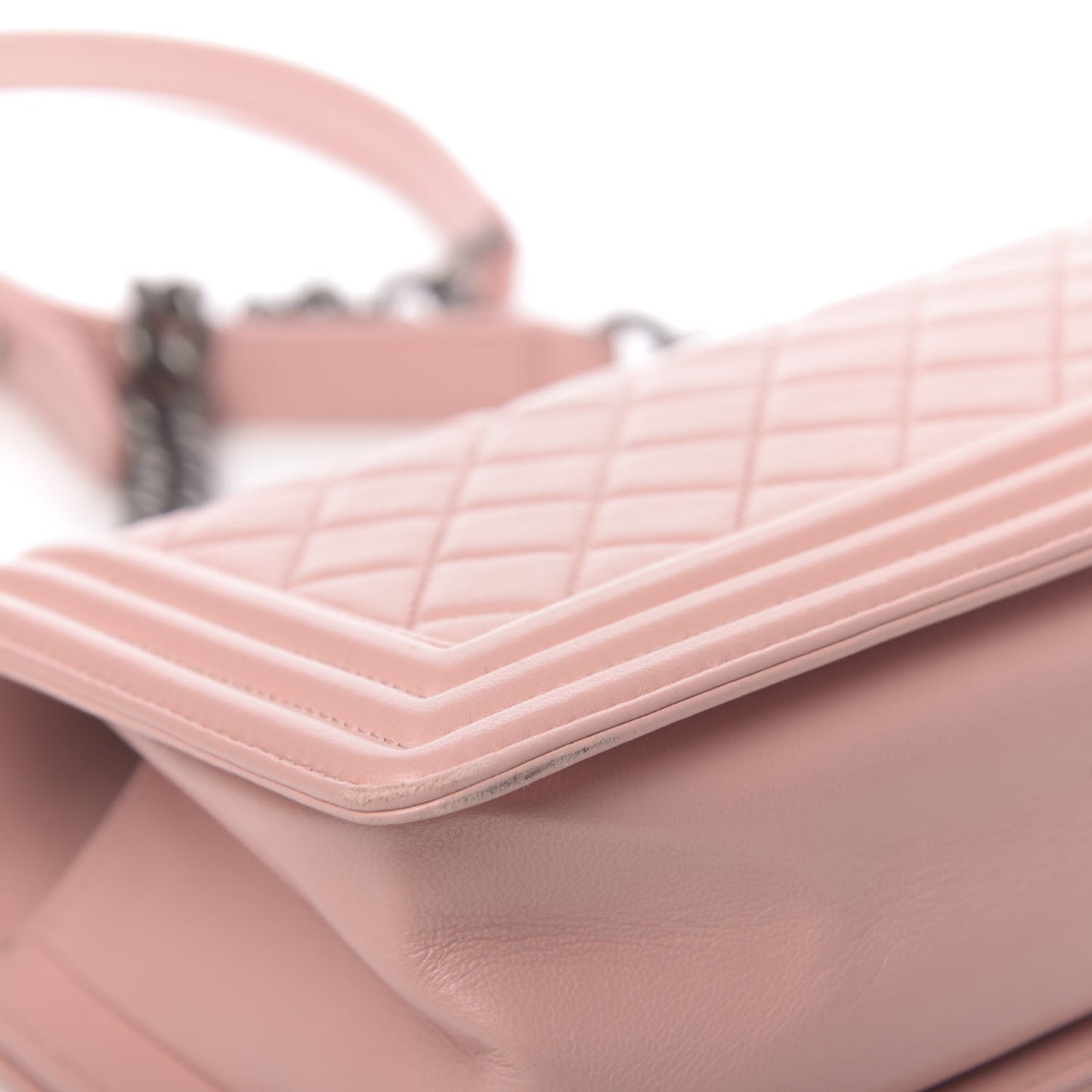 Lambskin Quilted Medium Boy Flap Light Pink