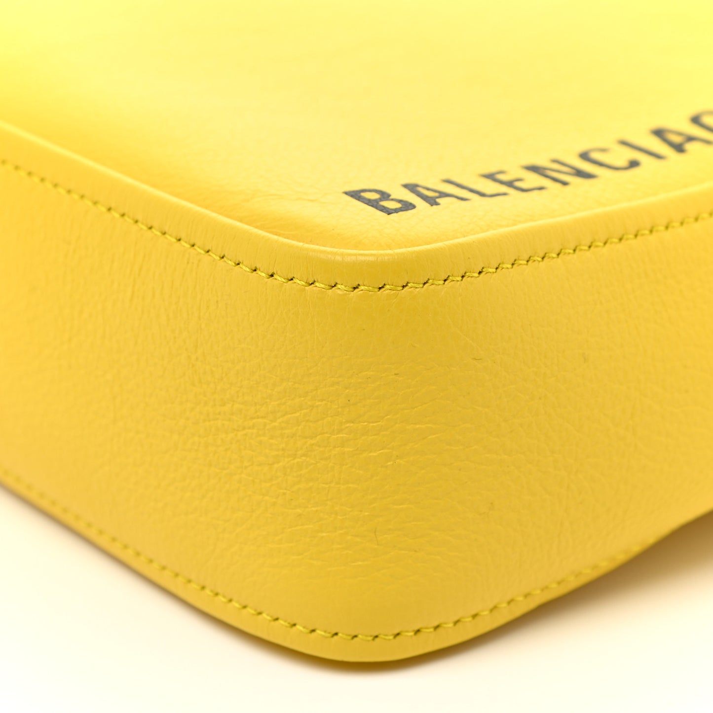 Shiny Day Calfskin Logo XS Triangle Duffle Jaune Black