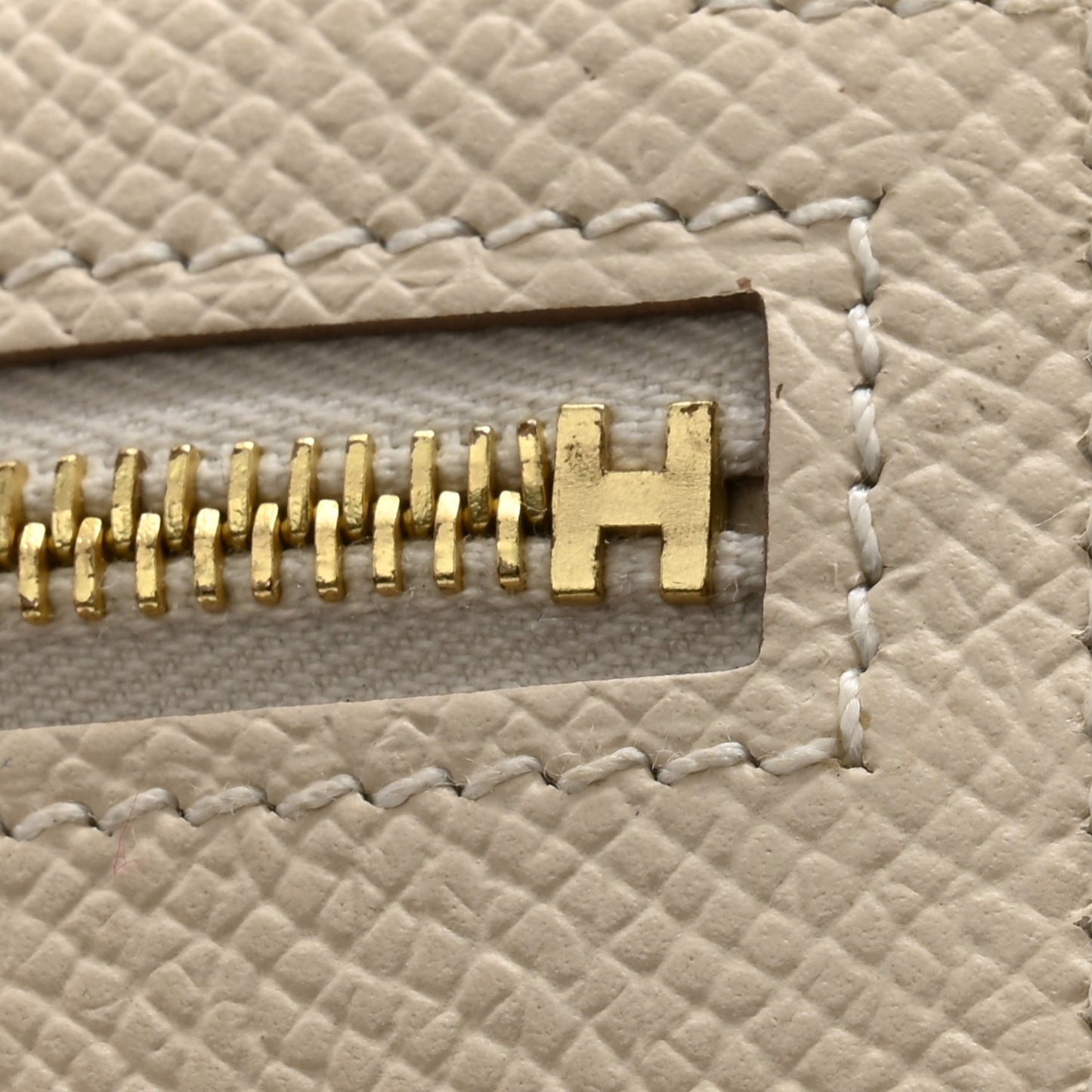 Epsom Kelly Pocket Compact Wallet Craie
