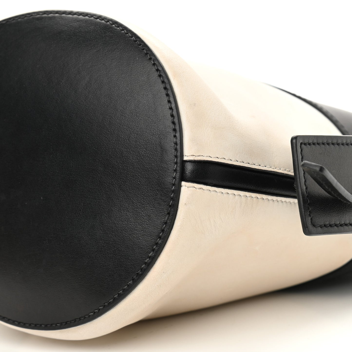City Calf Ouverture Bucket Bag Talco Black