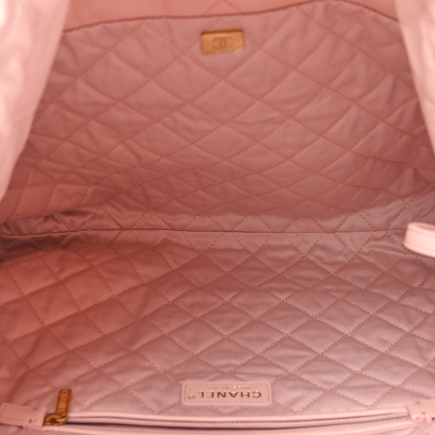 Shiny Calfskin Quilted Chanel 22 Pink