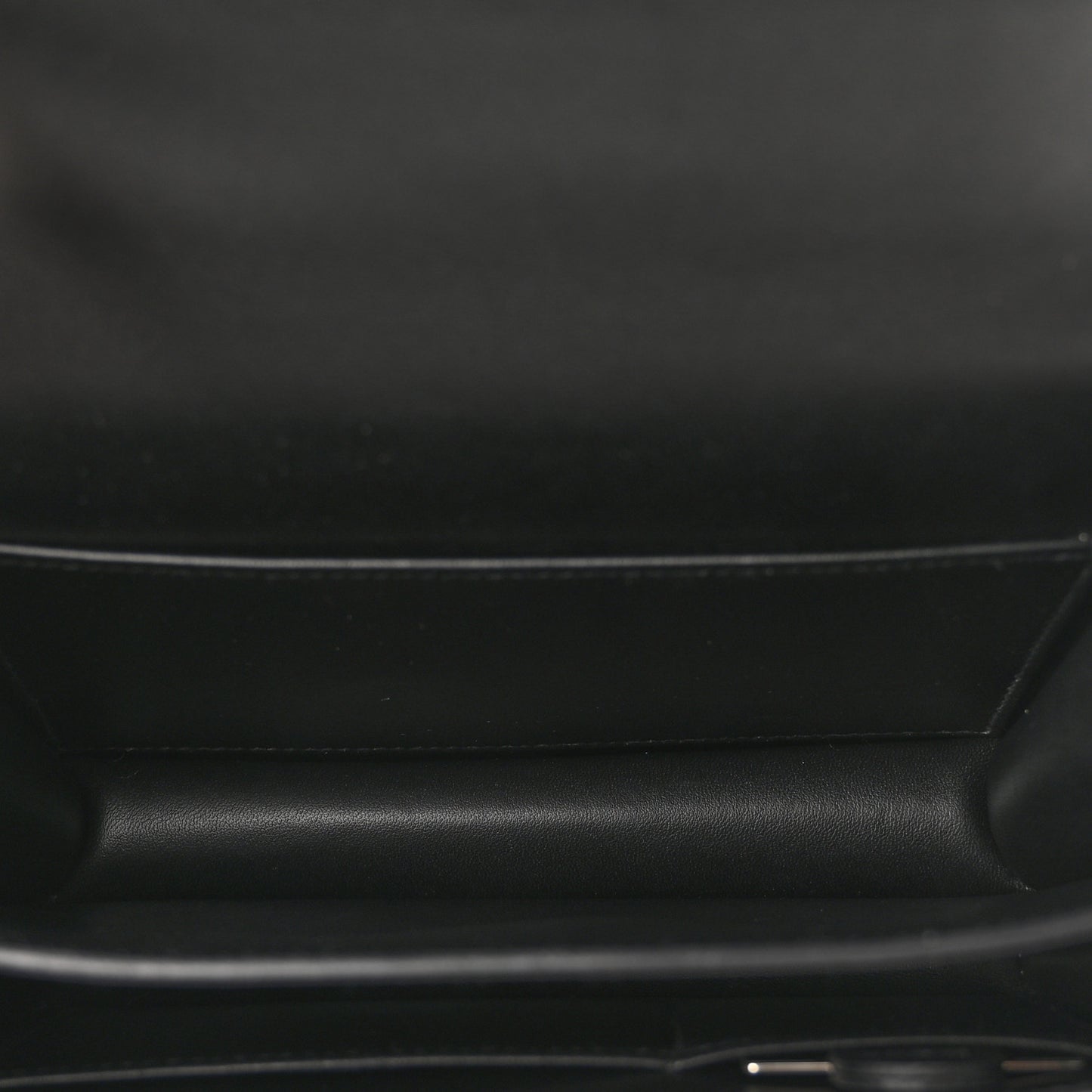Epsom Constance 18 Black