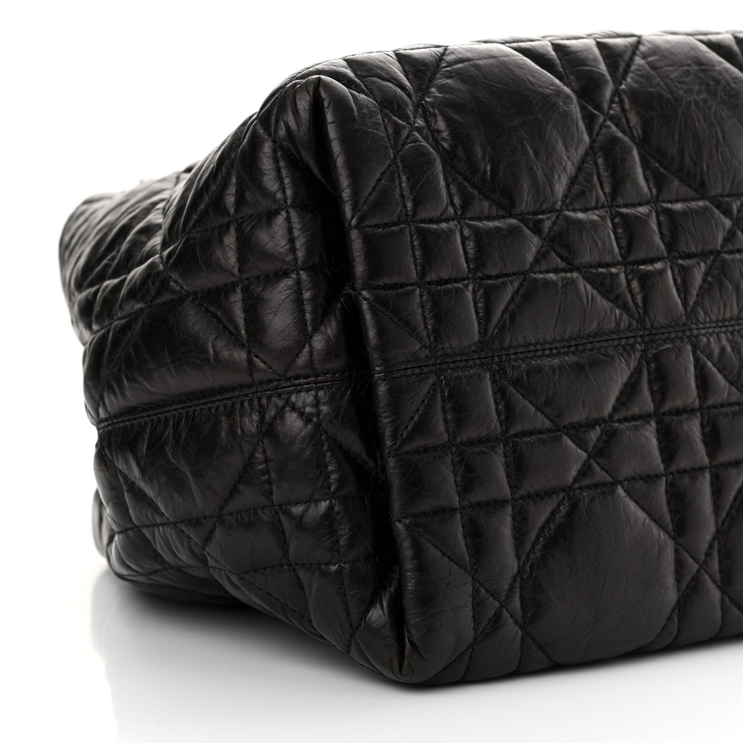 Crinkled Calfskin Macrocannage Medium Toujours Black