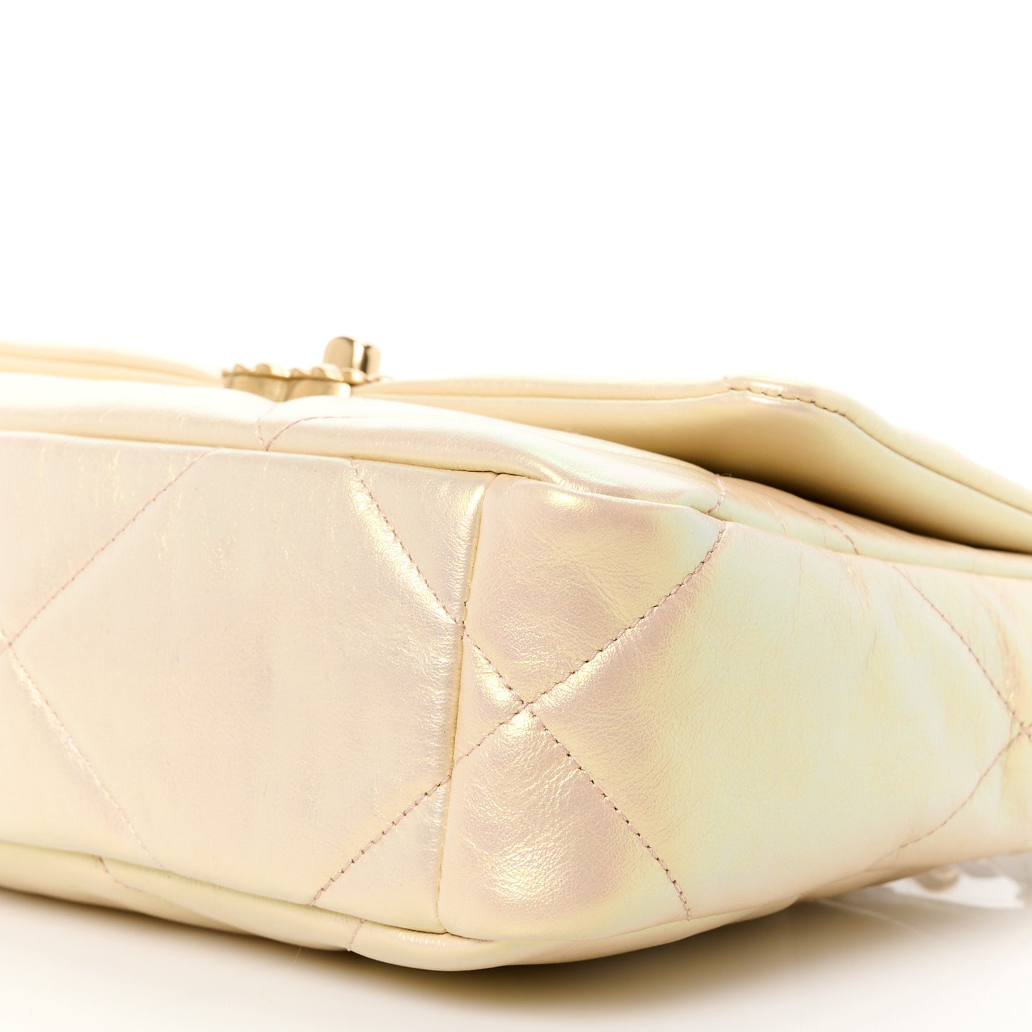 Iridescent Lambskin Quilted Medium Chanel 19 Flap Pink