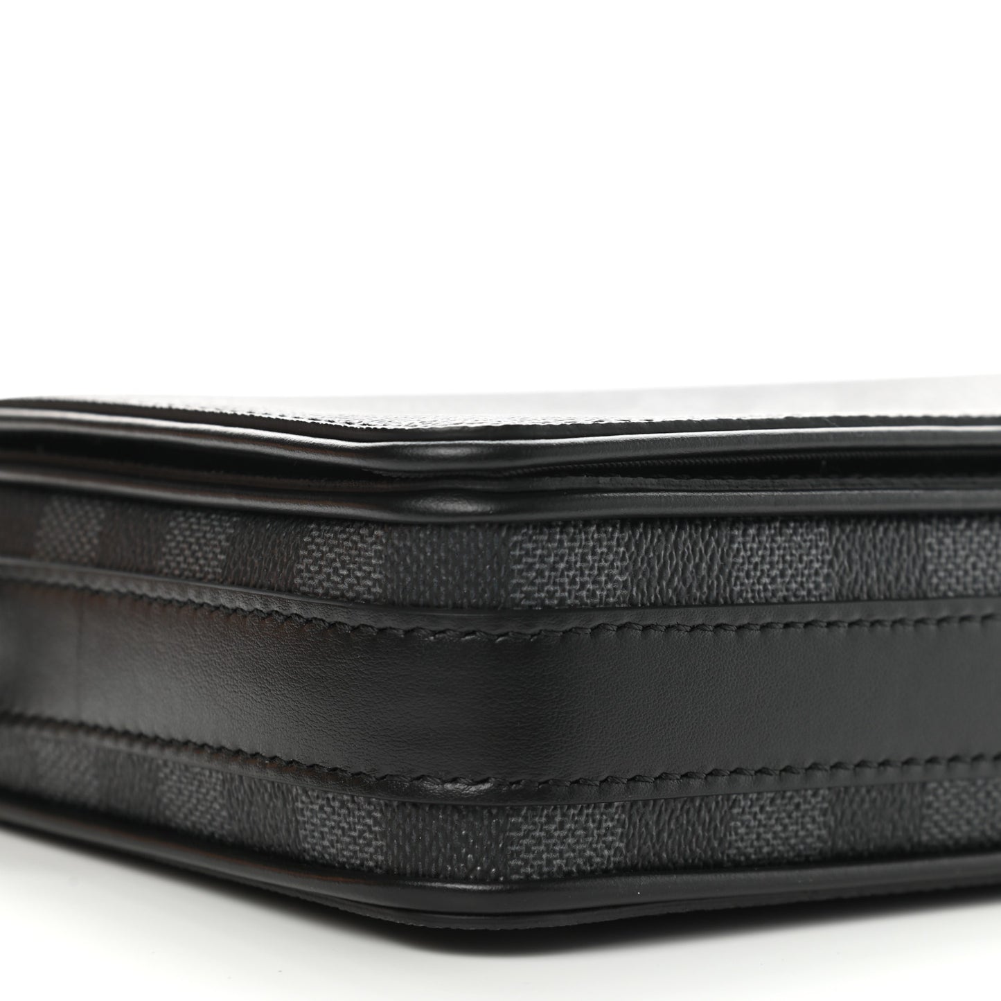 Damier Graphite 3D Studio Messenger