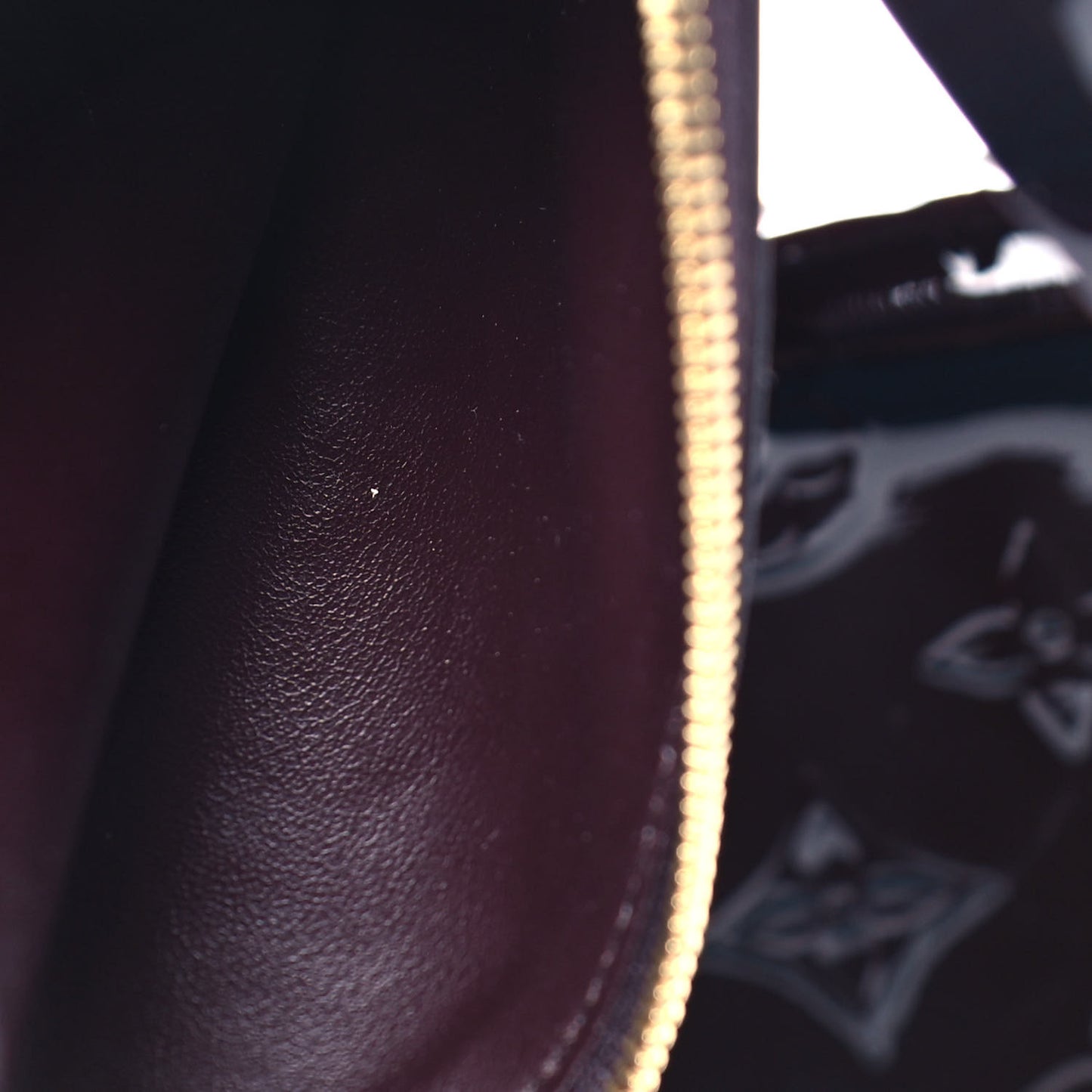 Vernis Pochette Felicie Chain Wallet Amarante