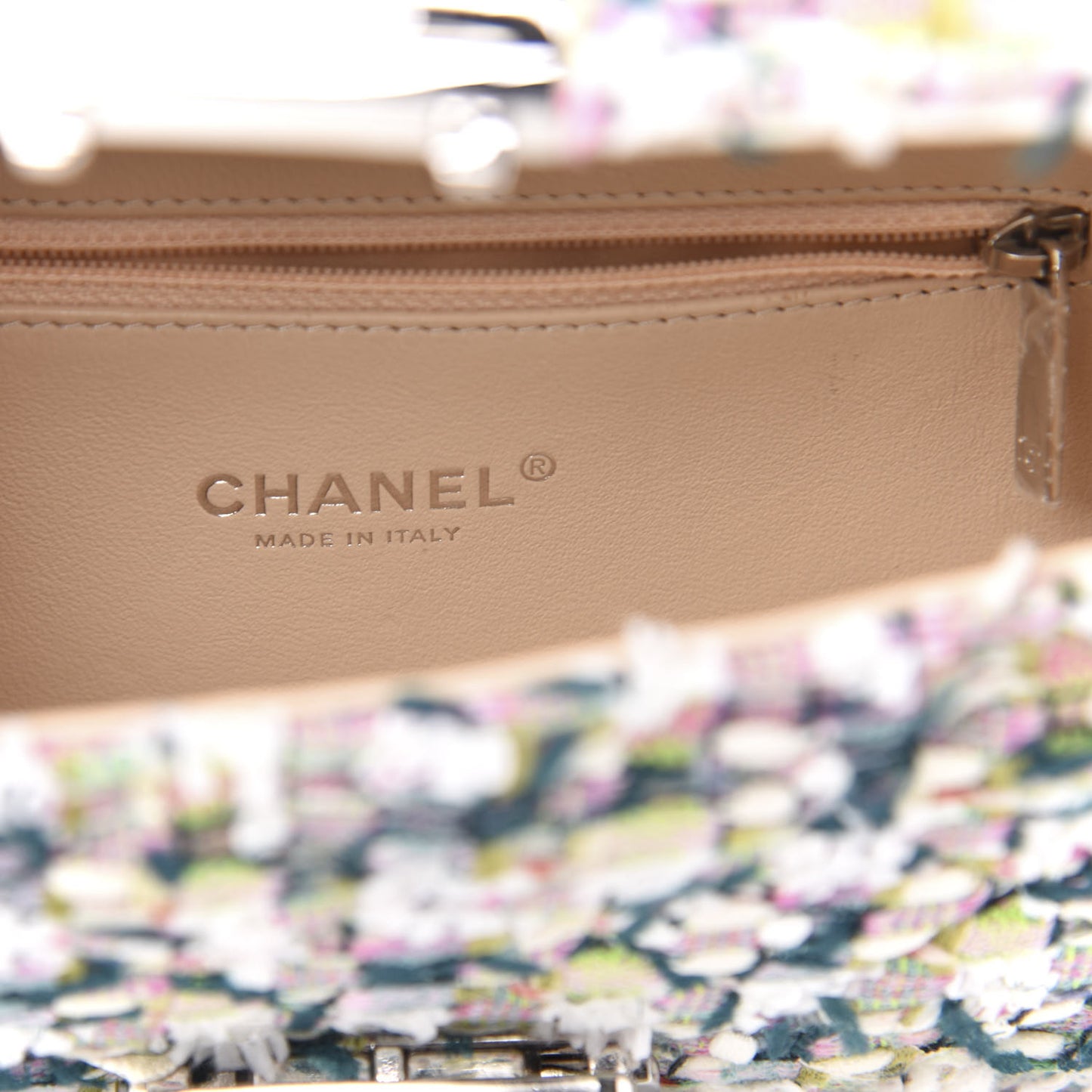 Tweed Beauty Lock Flap Multicolor