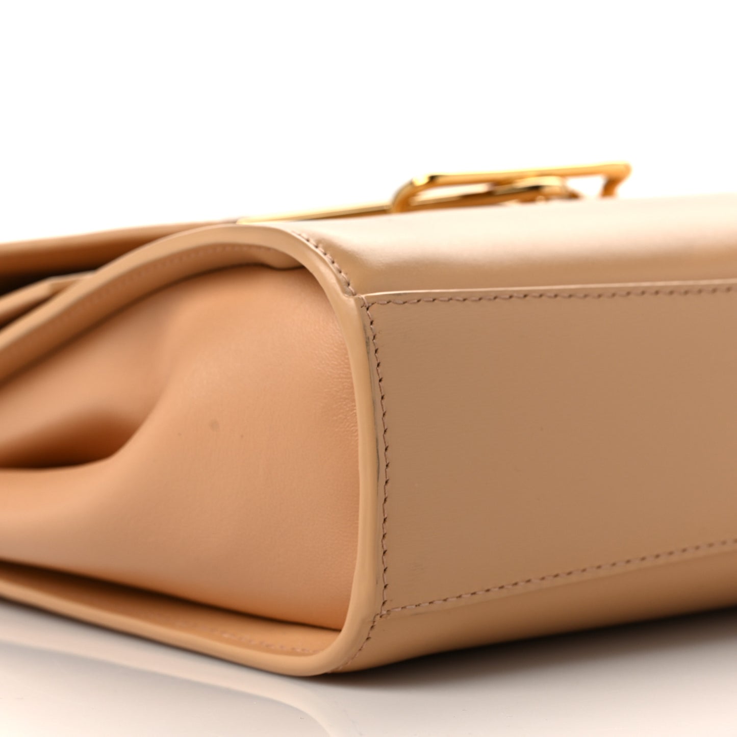 Box Calfskin Nappa Clip Bag Almond Gold