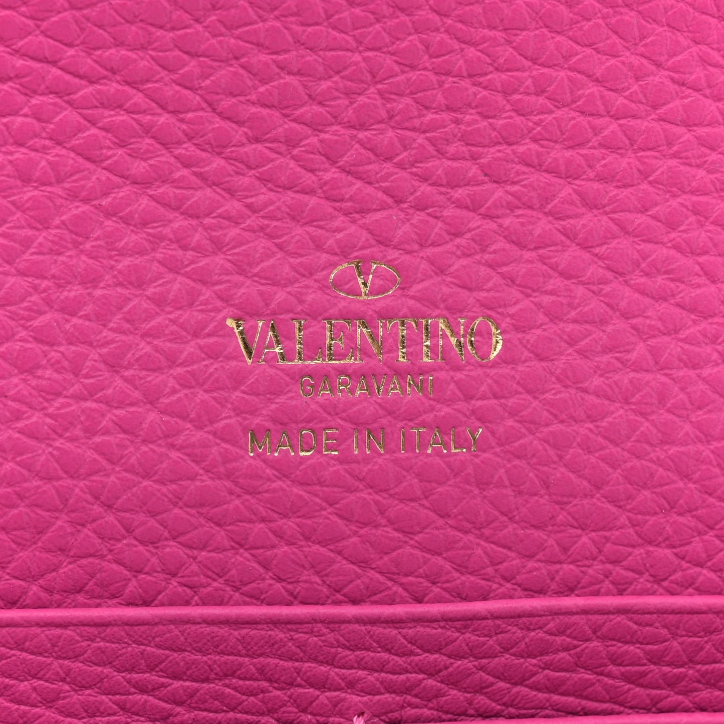 Pebbled Calfskin Enamel Monochrome Rockstud Flip Lock Flip Lock Wallet On Chain  Pink PP