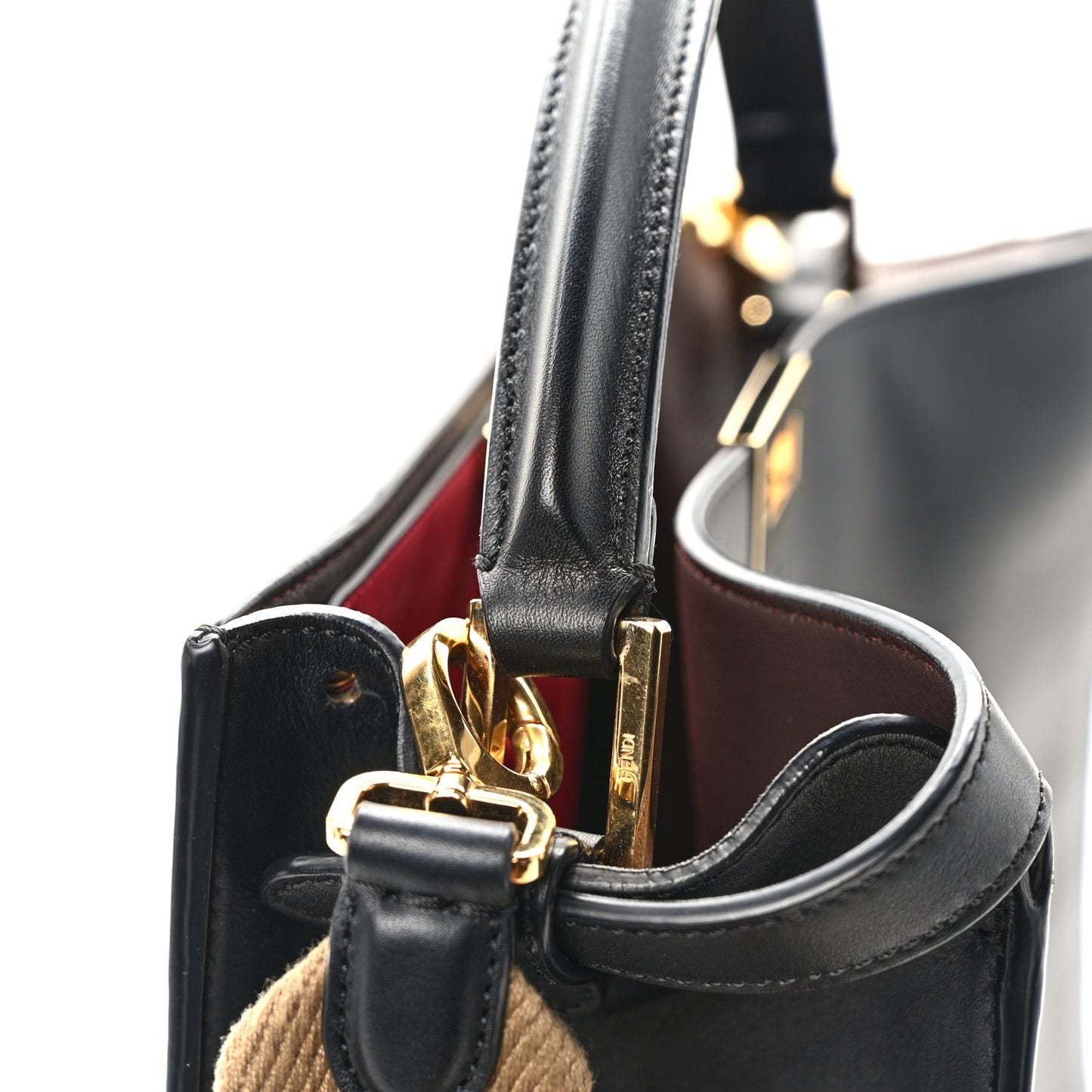 Vitello Seta Century Medium Peekaboo X-Lite Black Fragola