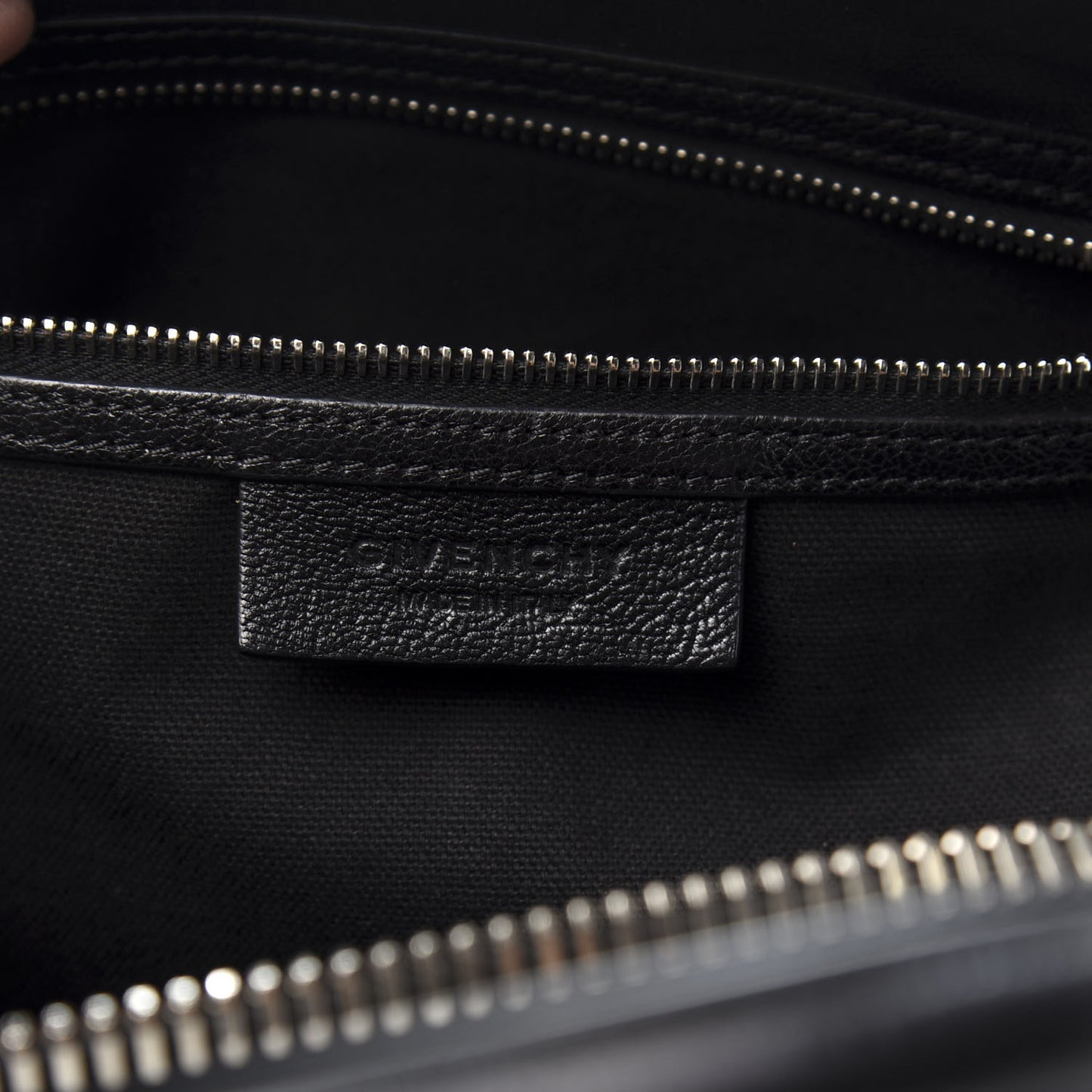 Sugar Goatskin Medium Antigona Black