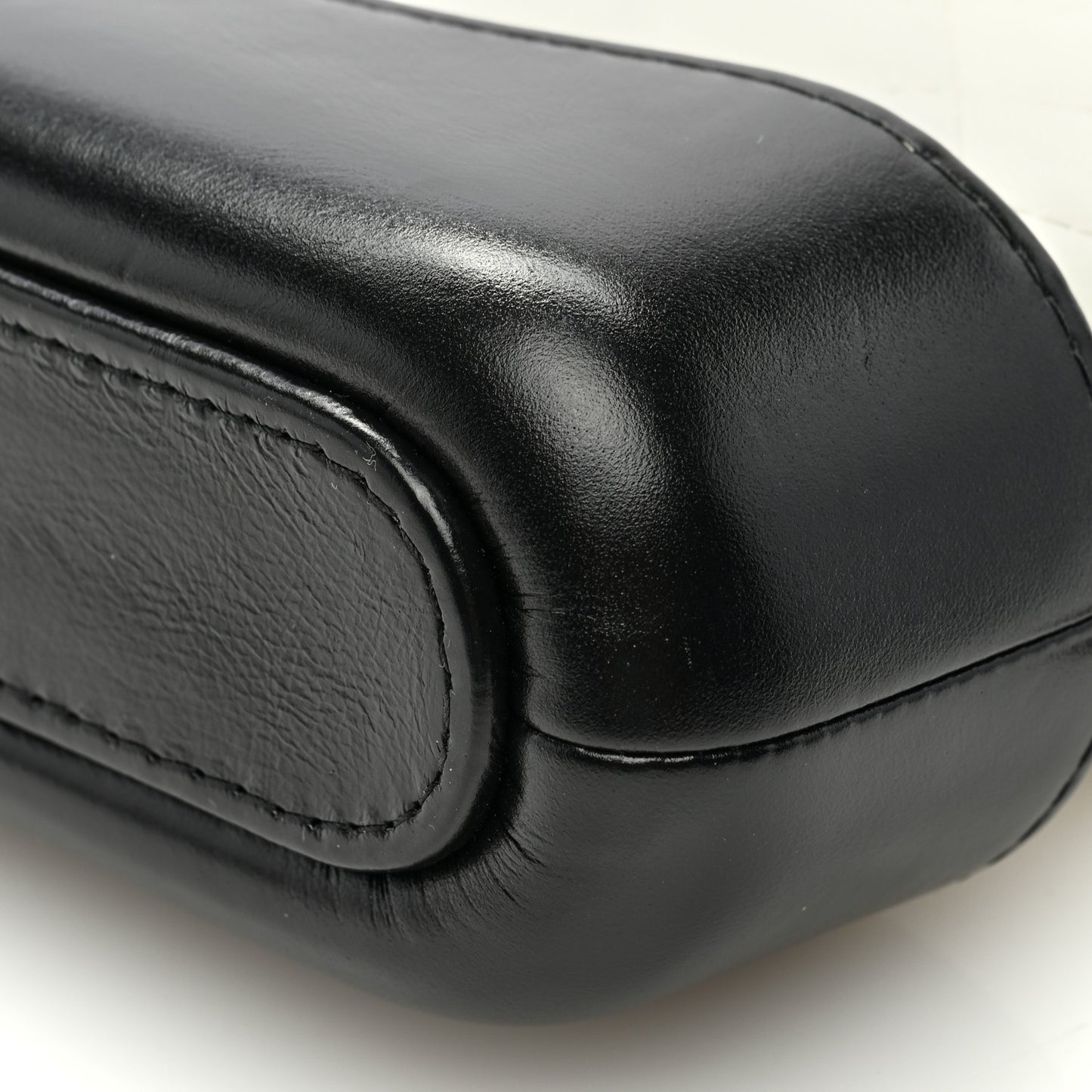 Aged Calfskin Quilted Small Gabrielle Clutch With Chain White Black