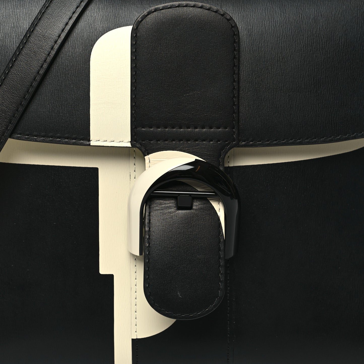 Box Calfskin Light And Shadow MM Brillant Satchel Black Ivory