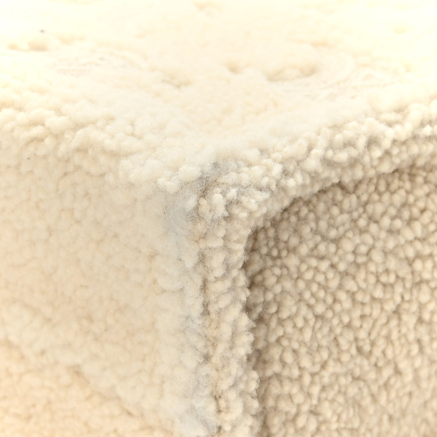Shearling Calfskin Triomphe Small Cabas Thais Natural Tan