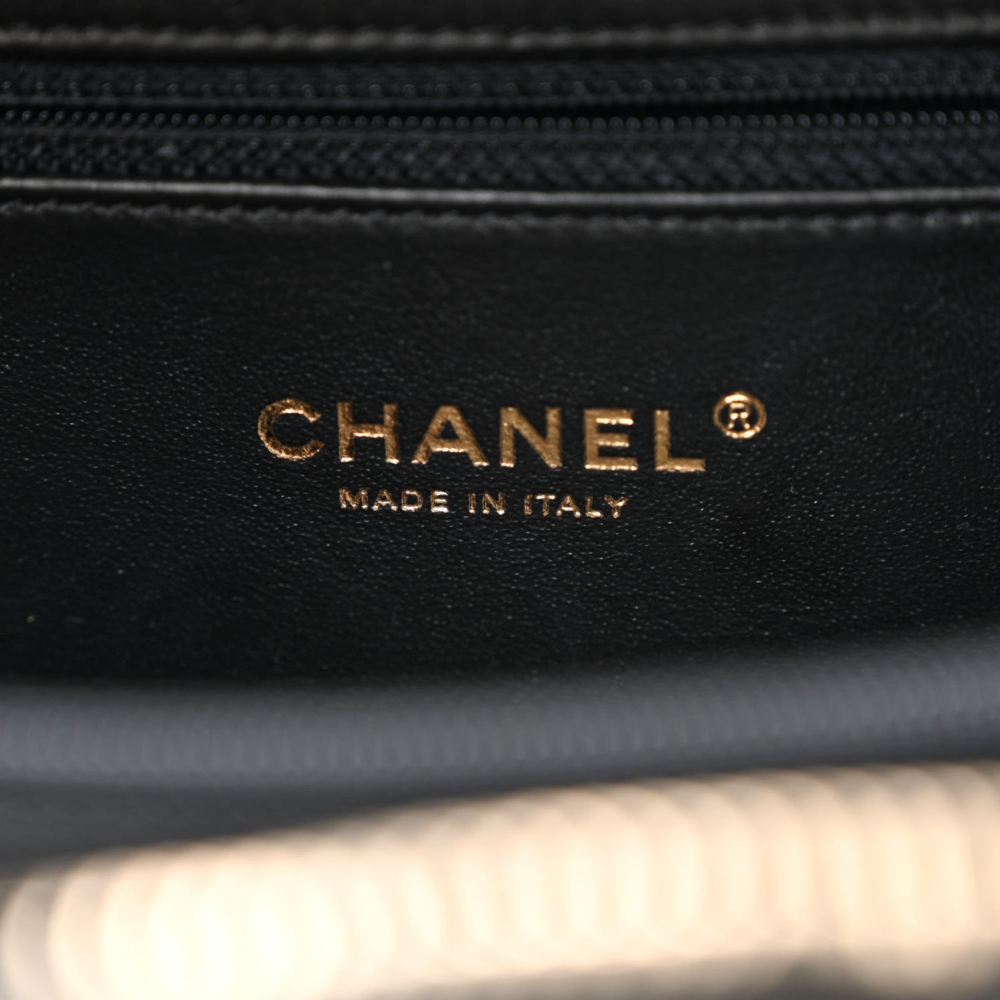 Caviar Quilted Medium CC Filigree Vanity Case Black
