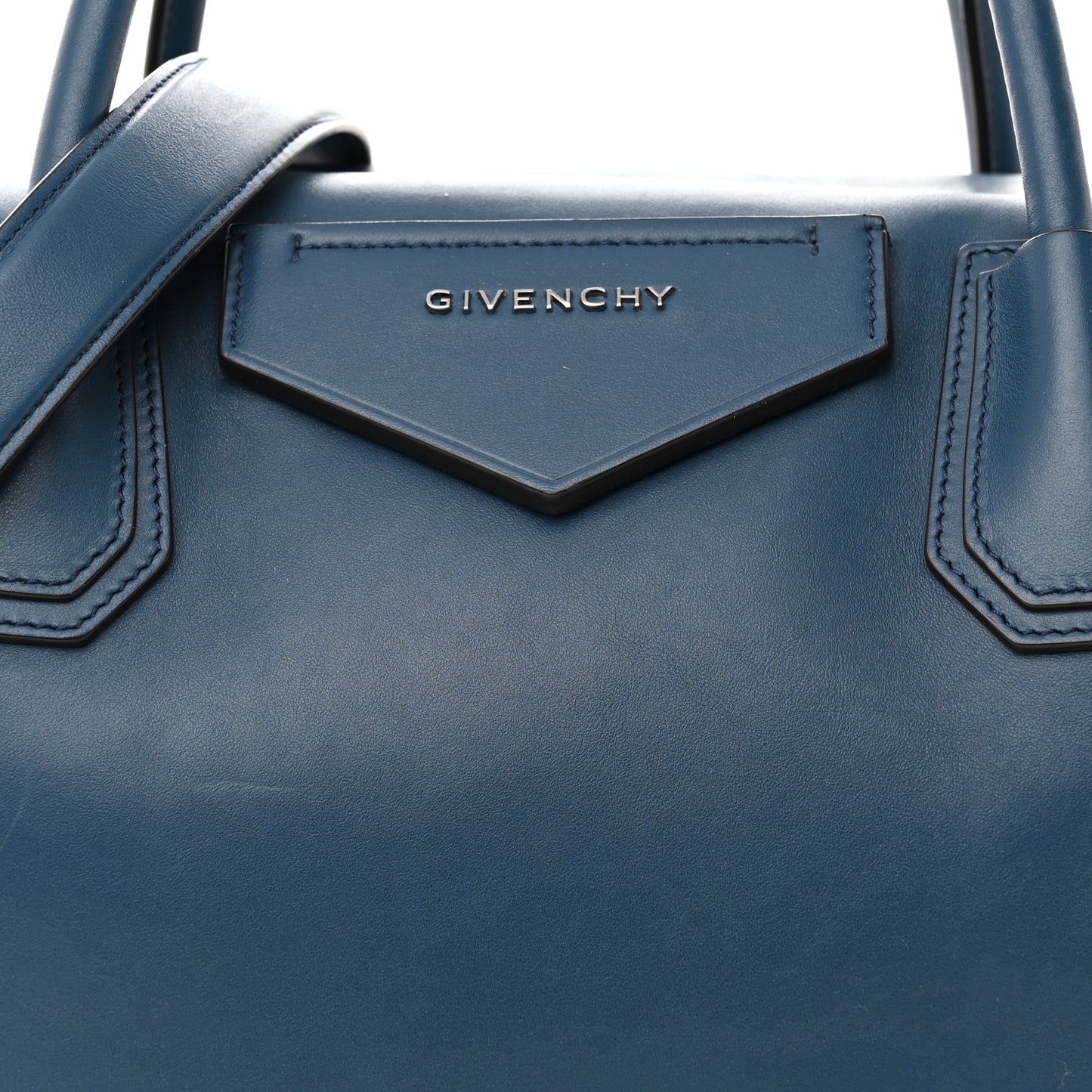 Smooth Calfskin Medium Soft Antigona Midnight