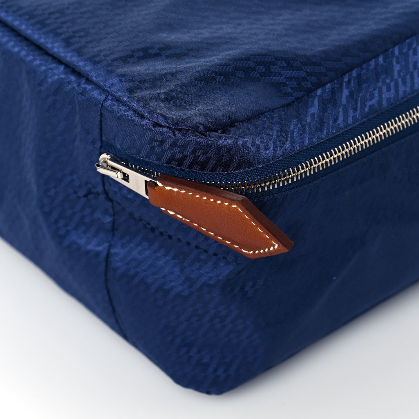 Technical Silk H en Bias Travelsilk Cube MM Bleu Saphir Fauve