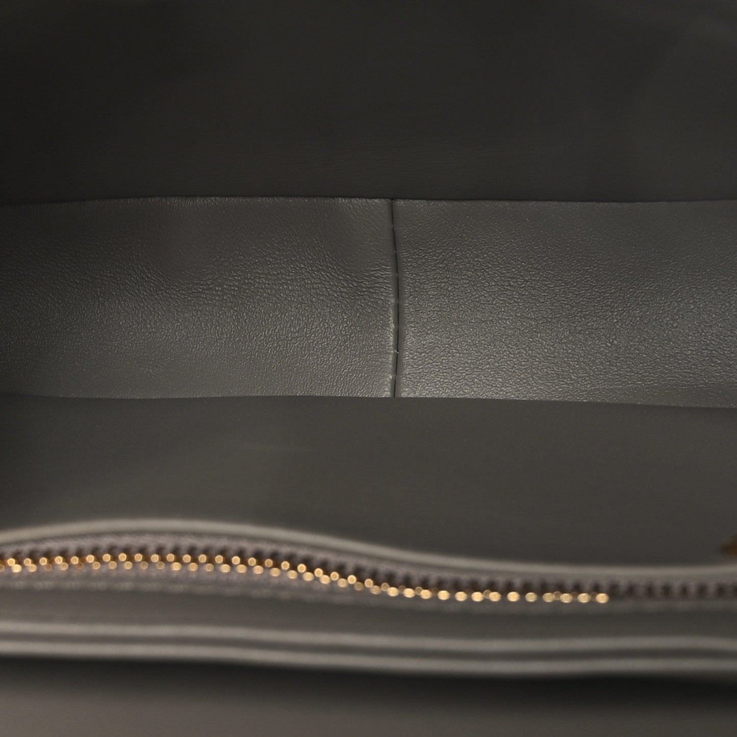 Shiny Calfskin Teen Triomphe Pebble