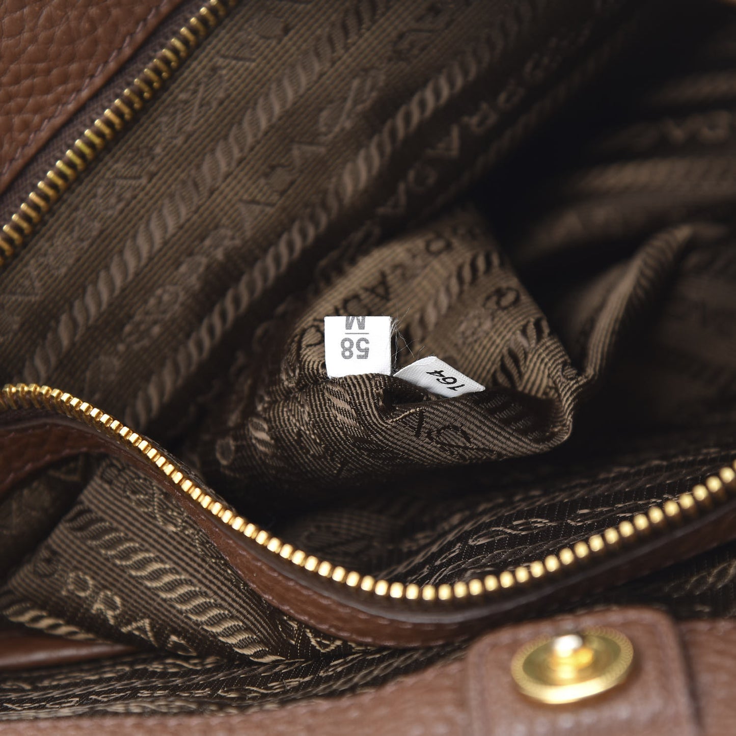 Vitello Daino Side Zip Tote Tabacco