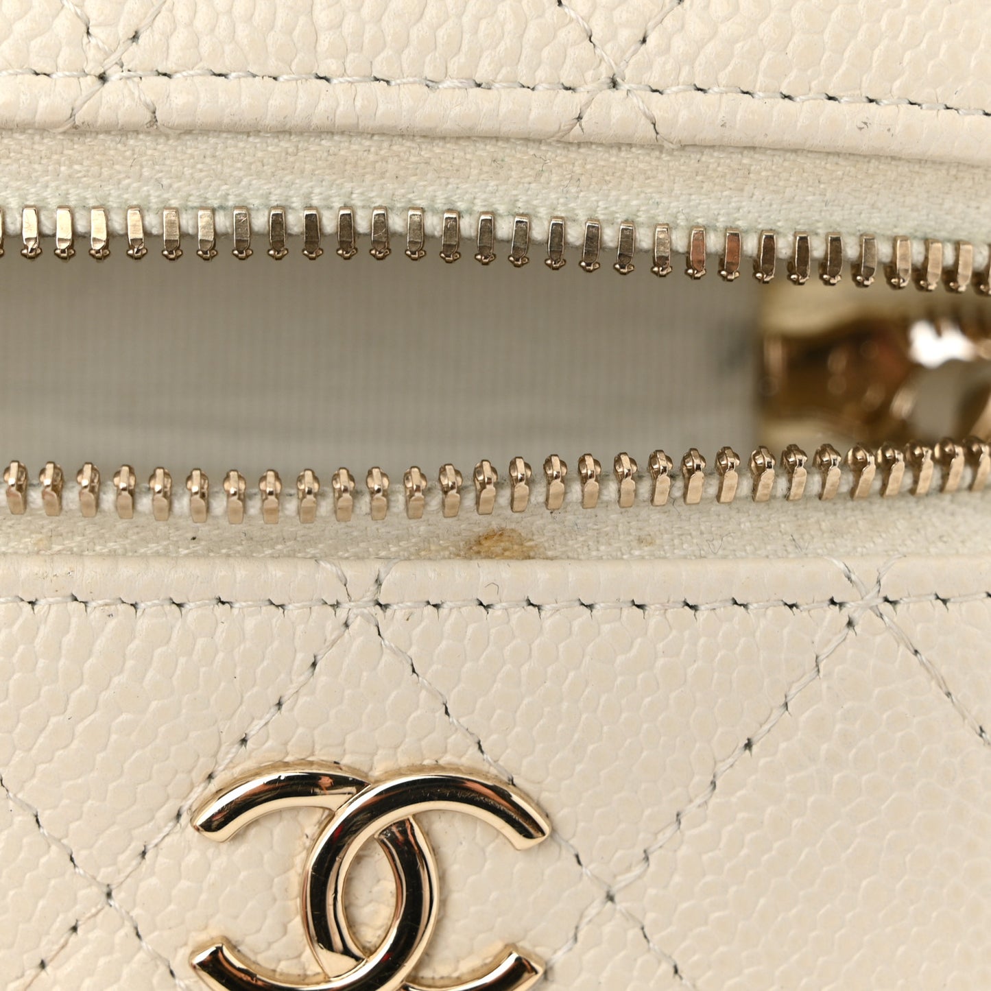 Caviar Quilted Small Handle With Care Vanity Case With Chain White