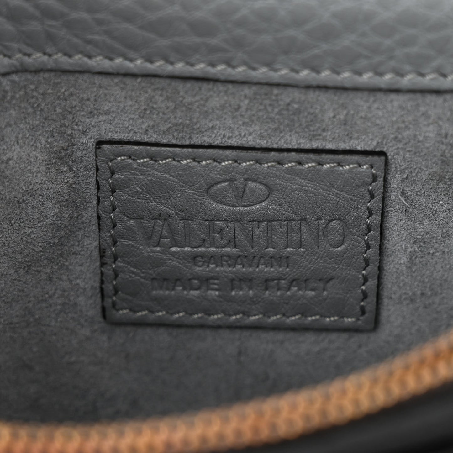 Pebbled Calfskin Rockstud Wallet on Chain Pastel Grey