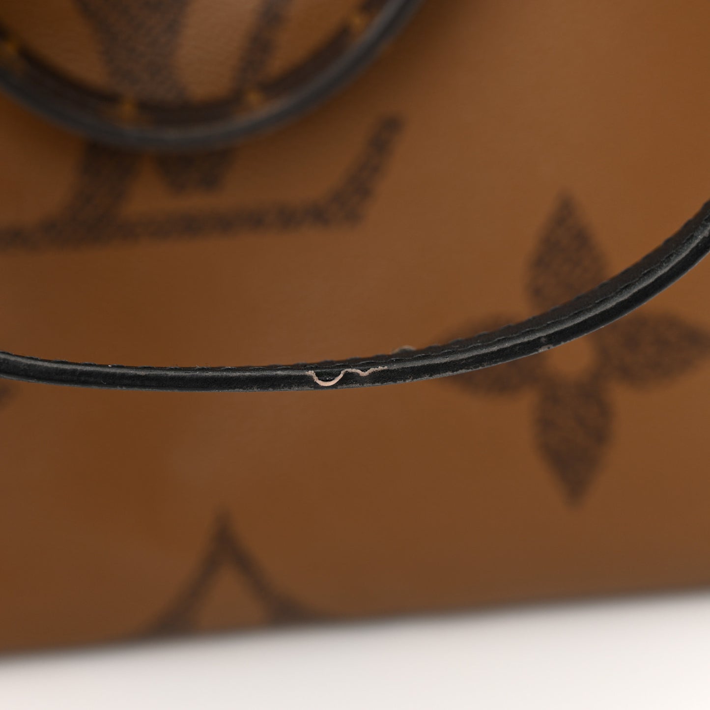 Reverse Monogram Giant Onthego MM