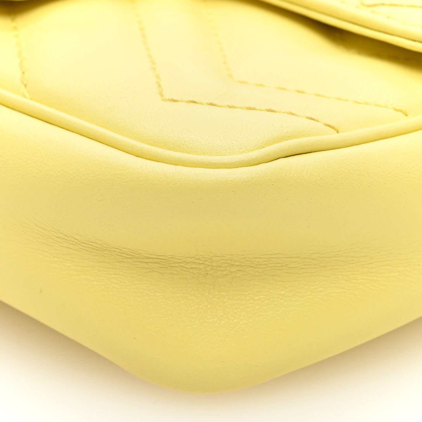 Calfskin Matelasse Super Mini GG Marmont Shoulder Bag Banana