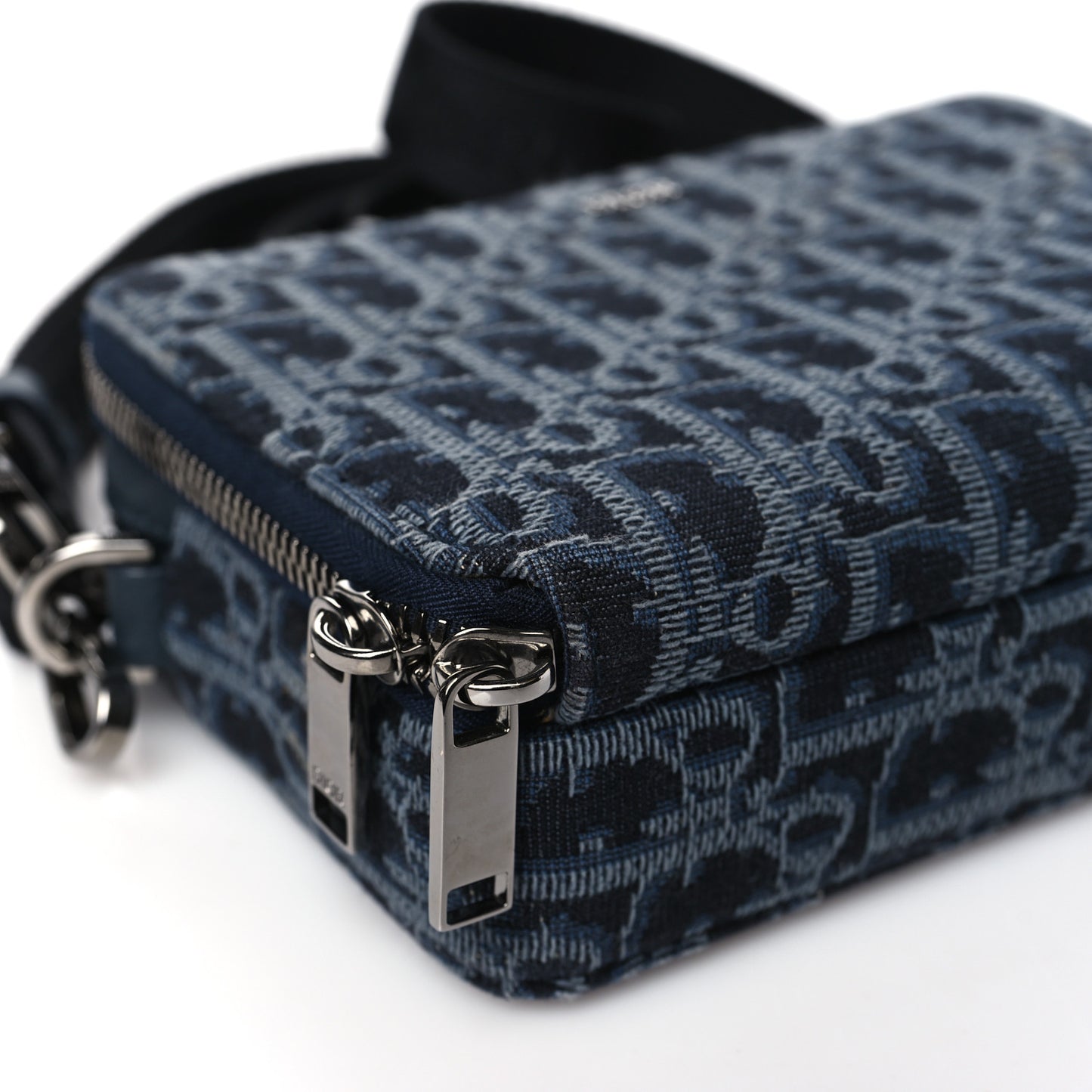 Oblique Messenger Pouch Black