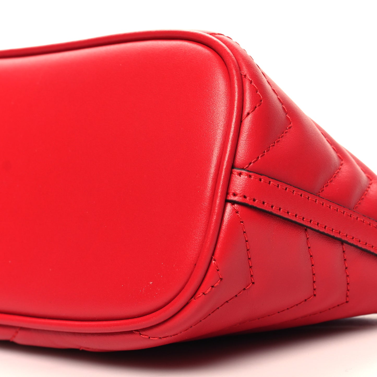 Calfskin Matelasse Chevron GG Marmont Sling Shoulder Bag Rosso