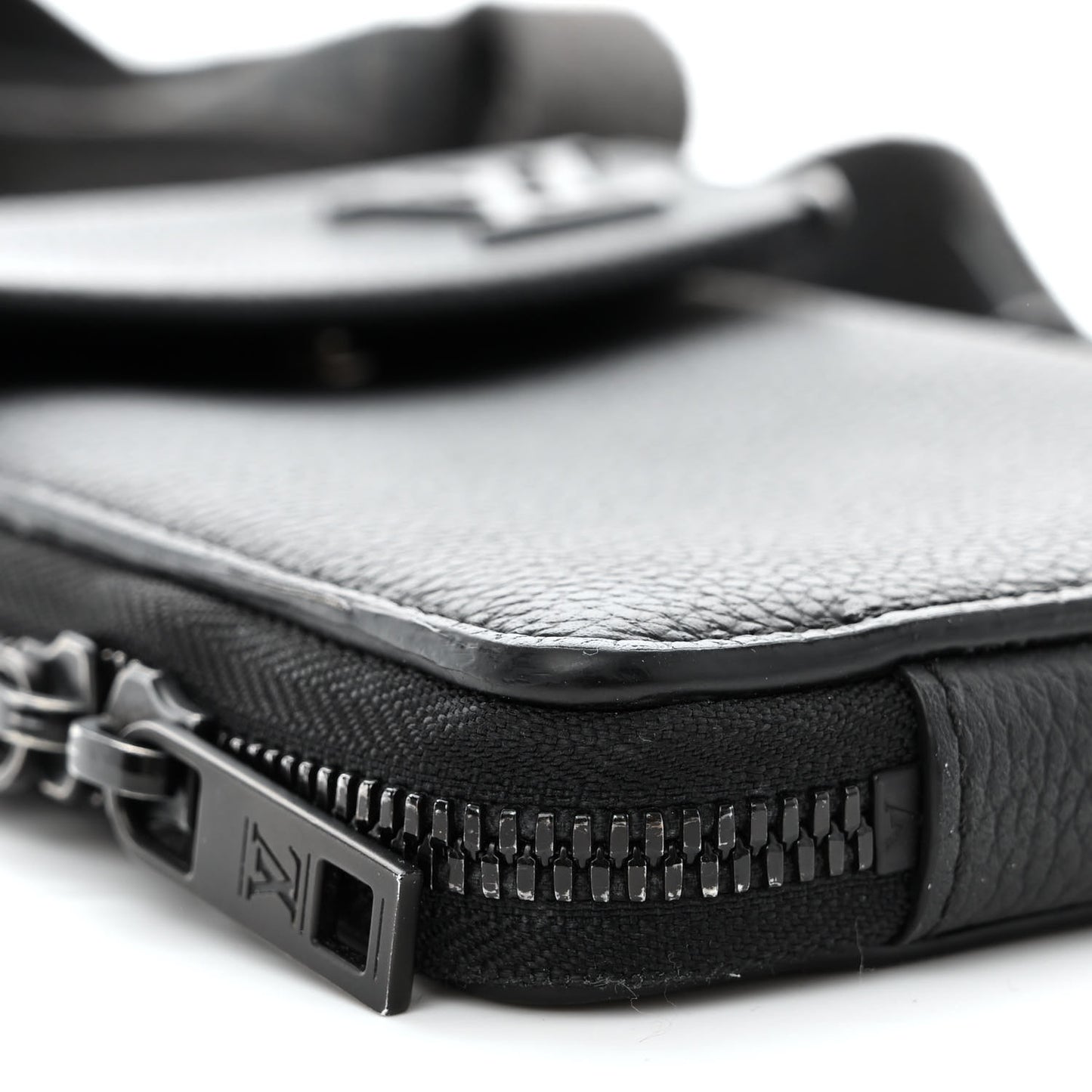 Grained Calfskin Aerogram Phone Pouch Black