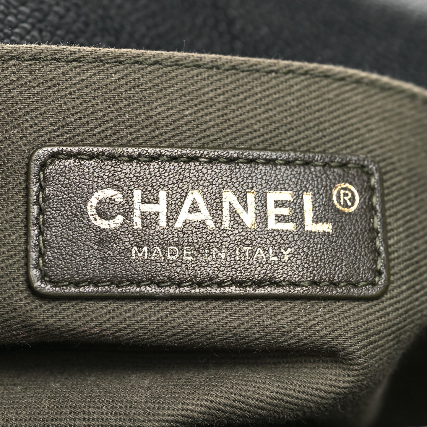 Caviar Quilted Medium Boy Flap Black