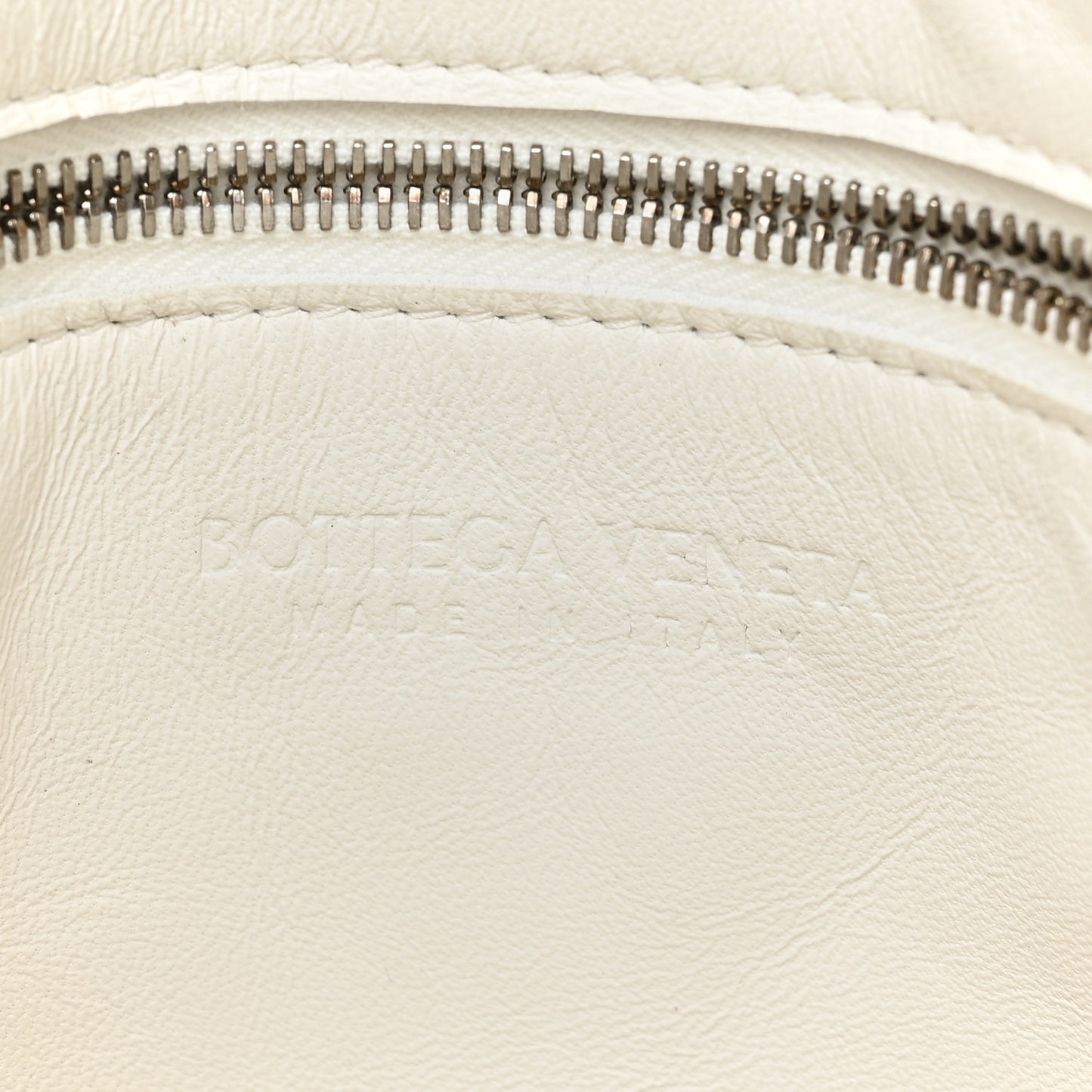 Lambskin Maxi Intrecciato Cassette Messenger Chalk