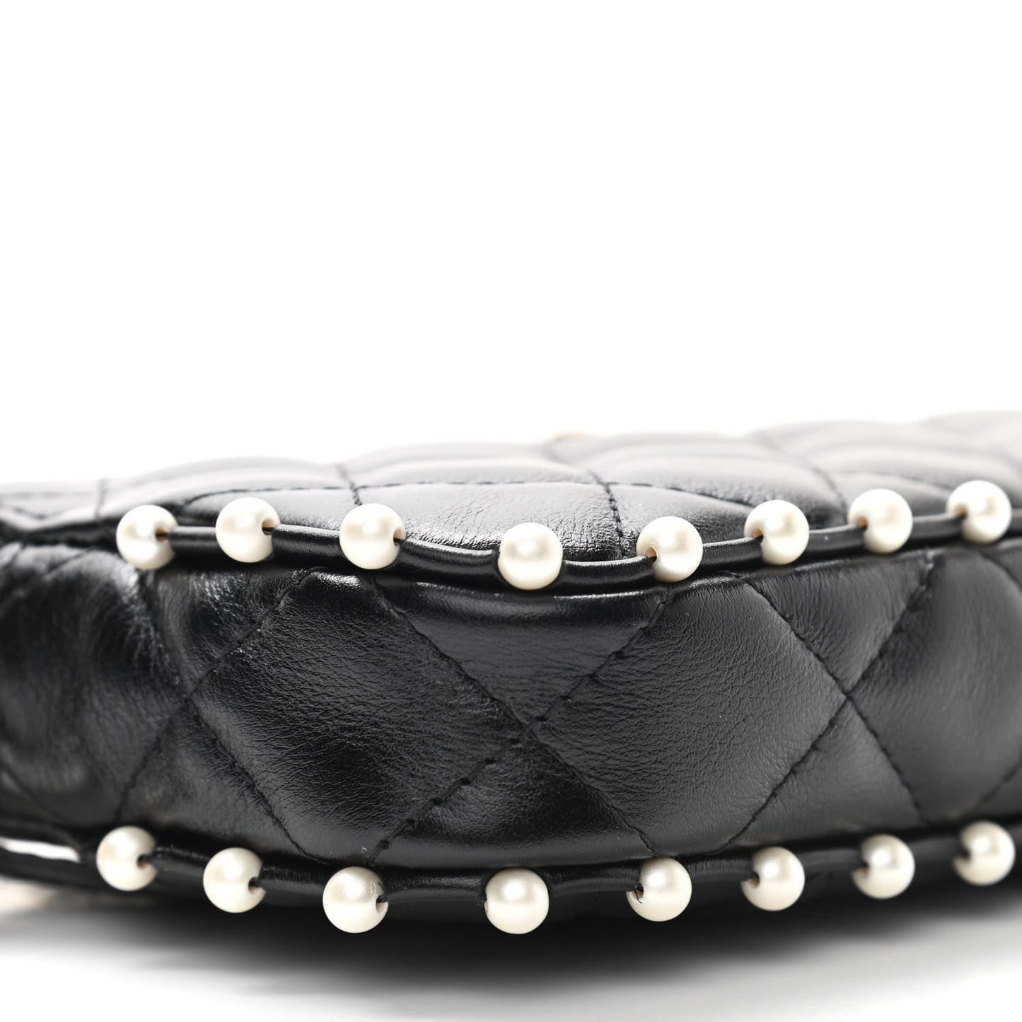 Calfskin Quilted Pearl Small Clutch With Chain Black