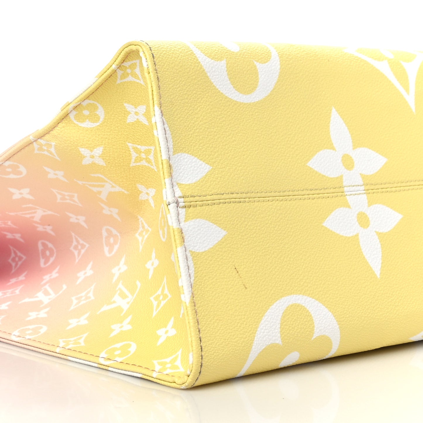 Monogram Giant By The Pool Onthego GM Light Pink