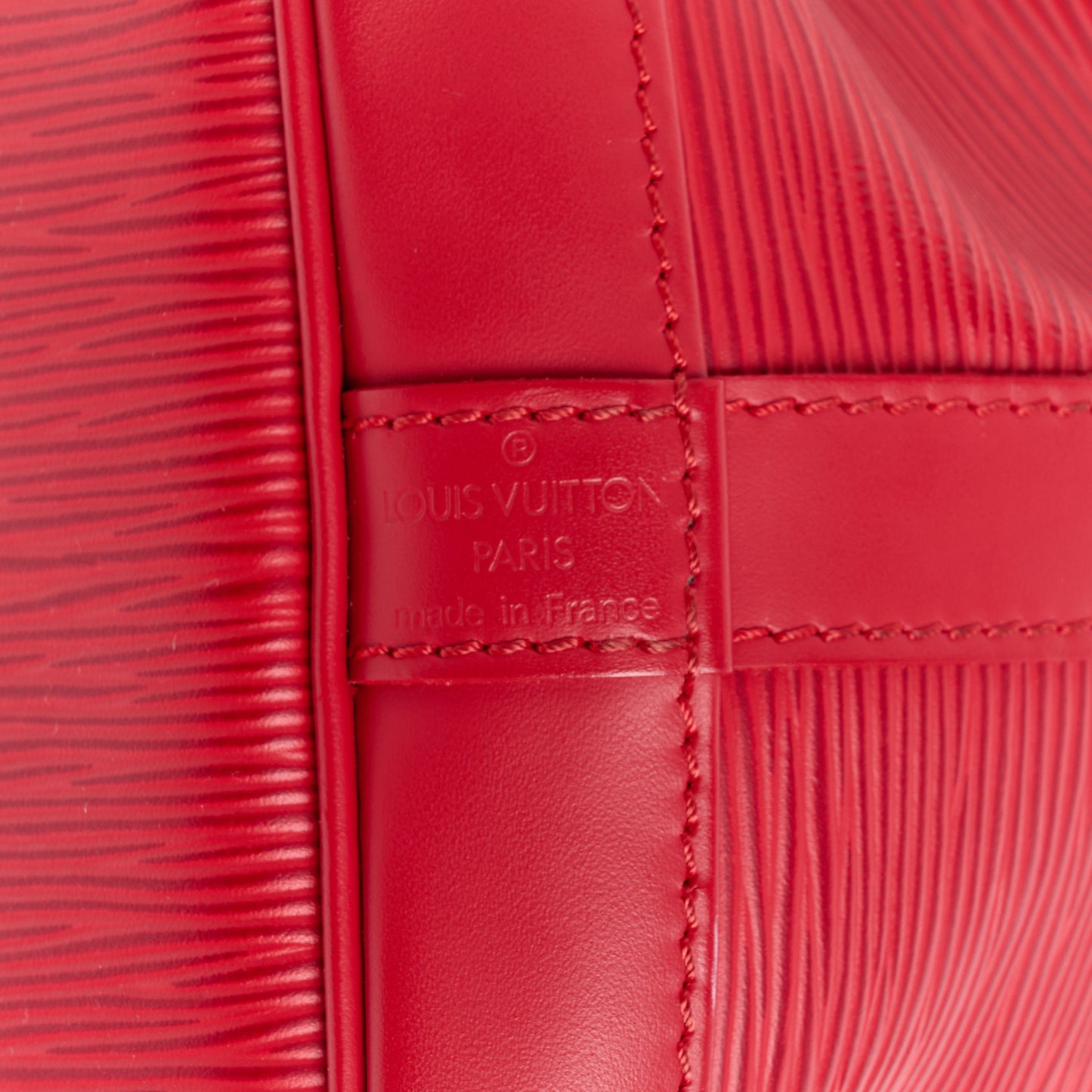 LOUIS VUITTON Epi Noe Rouge