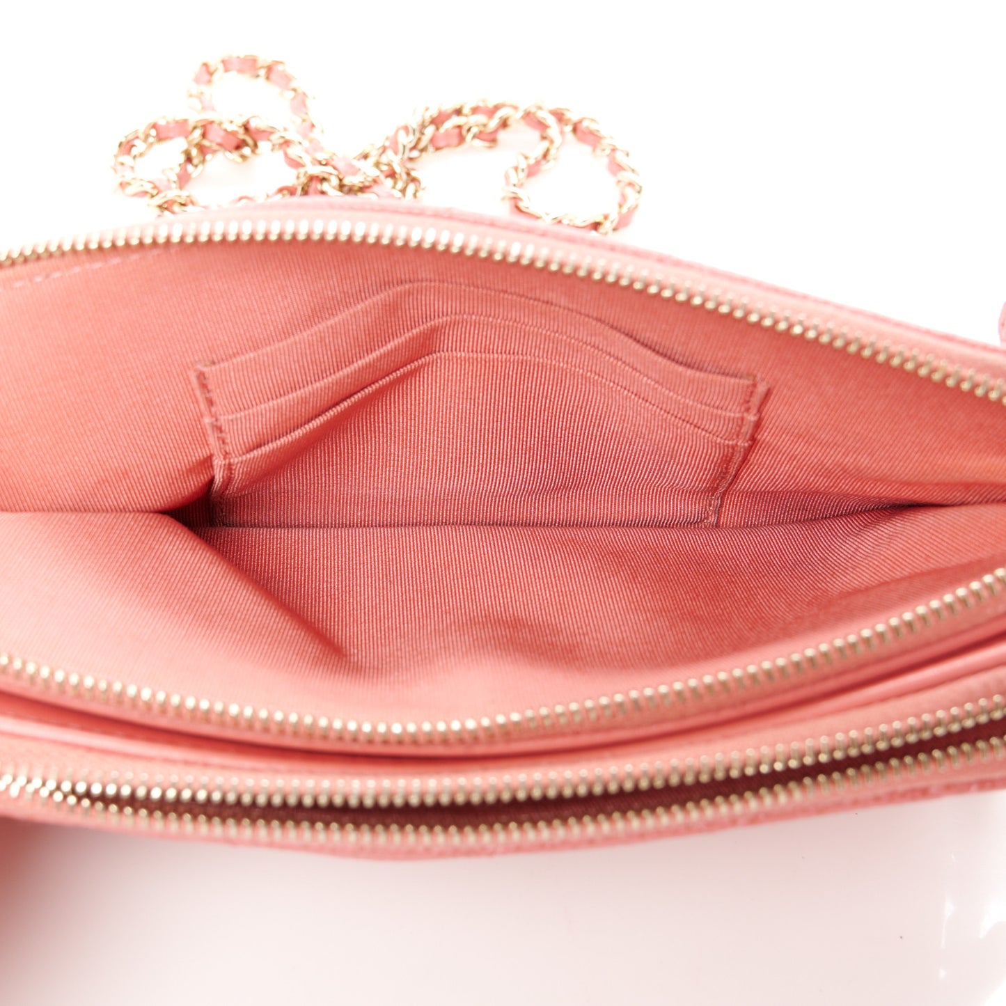 Iridescent Caviar Quilted Small Clutch With Chain Pink